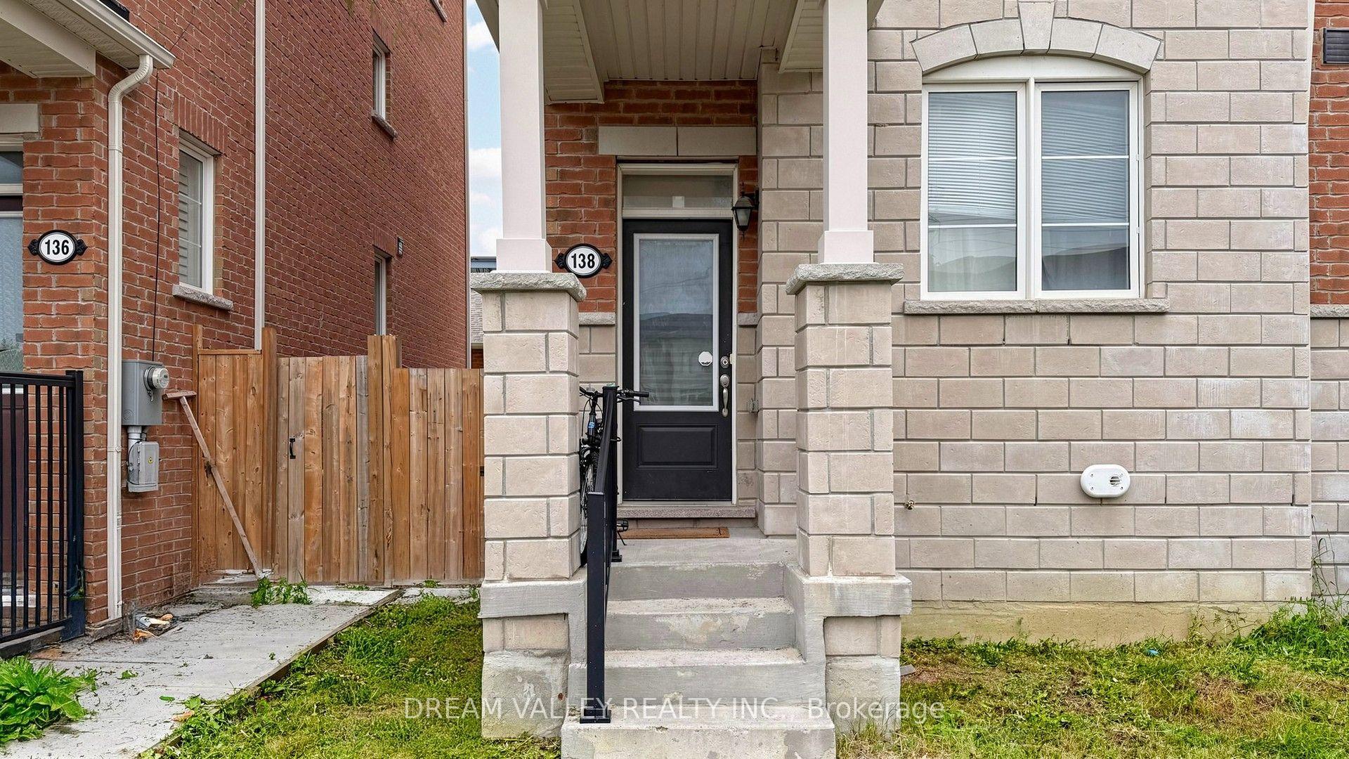Photo 3 of 138 Cleanside Road, Scarborough, Clairlea-Birchmount — HOMEH