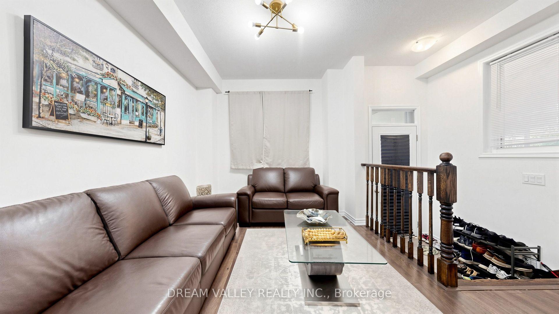 Photo 5 of 138 Cleanside Road, Scarborough, Clairlea-Birchmount — HOMEH