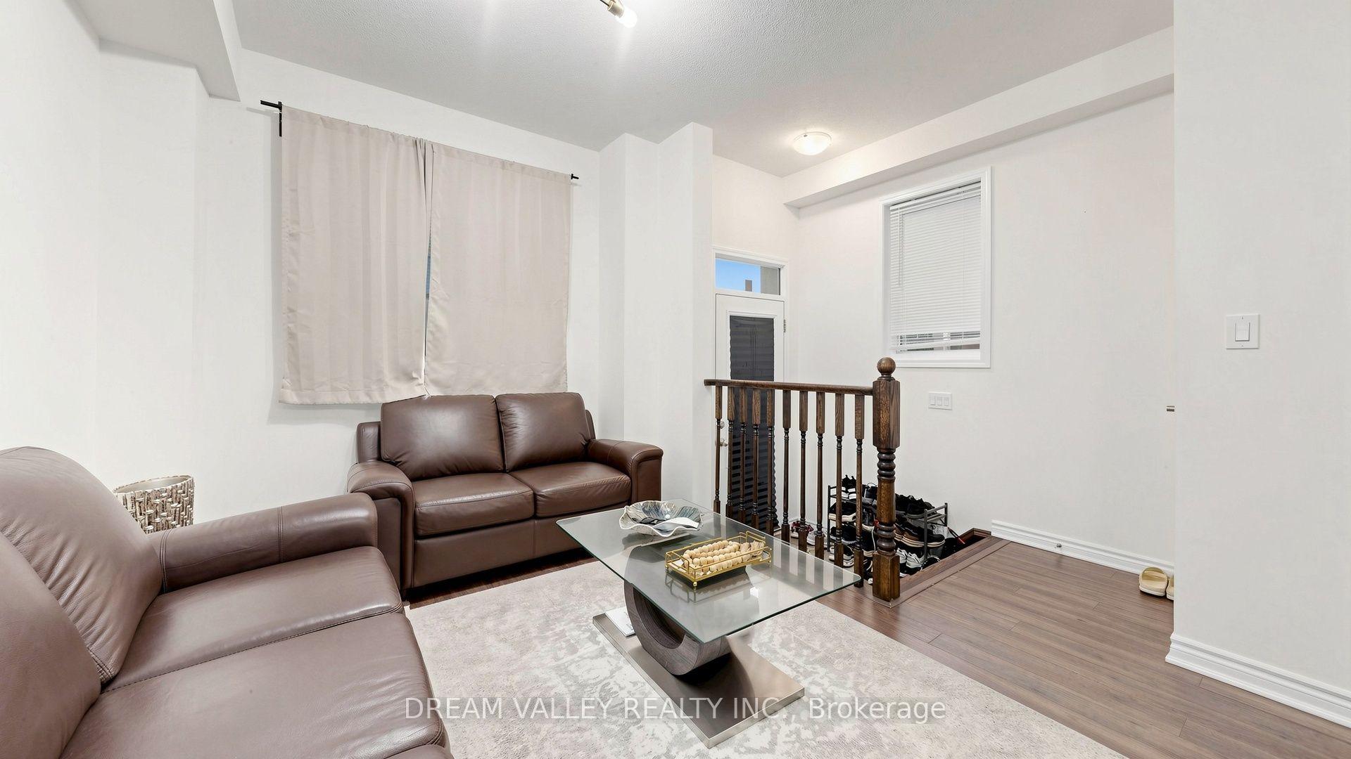 Photo 6 of 138 Cleanside Road, Scarborough, Clairlea-Birchmount — HOMEH
