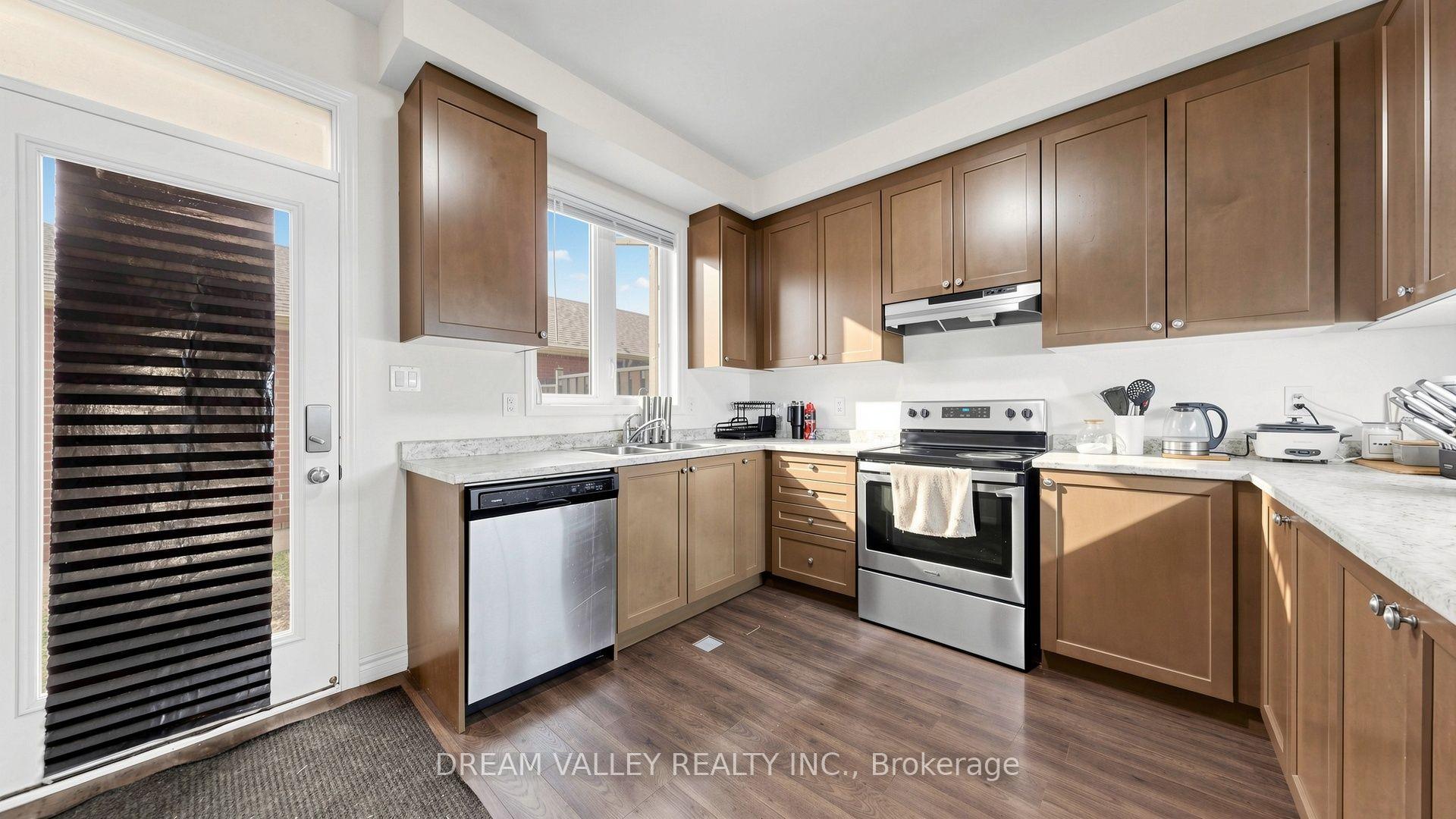 Photo 11 of 138 Cleanside Road, Scarborough, Clairlea-Birchmount — HOMEH