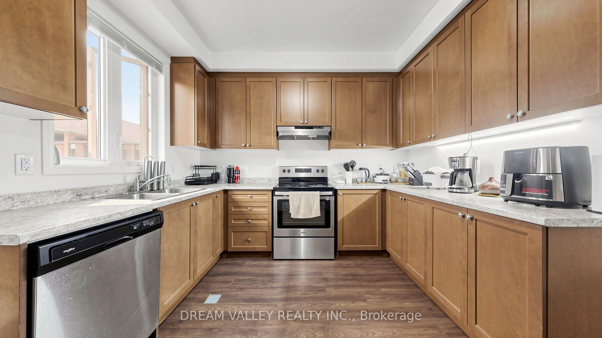 Photo 12 of 138 Cleanside Road, Scarborough, Clairlea-Birchmount — HOMEH