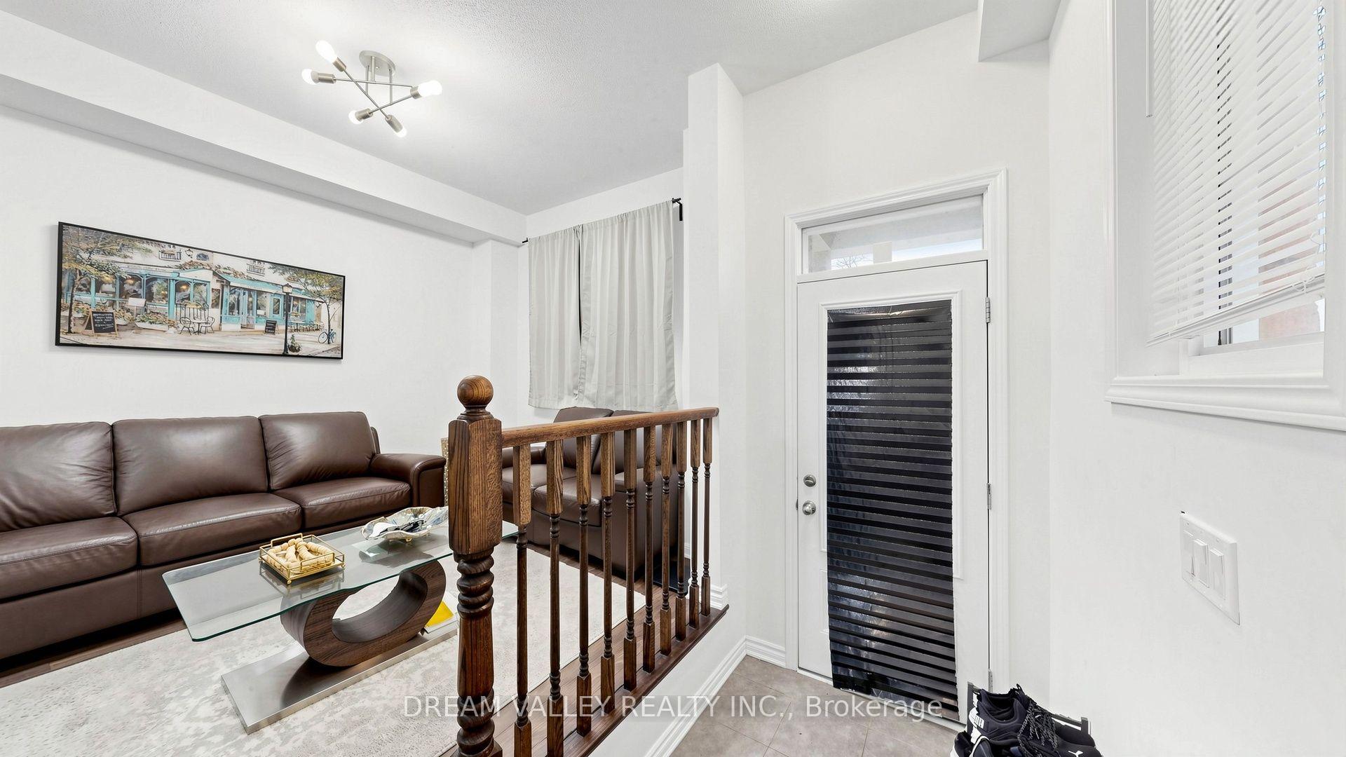 Photo 17 of 138 Cleanside Road, Scarborough, Clairlea-Birchmount — HOMEH