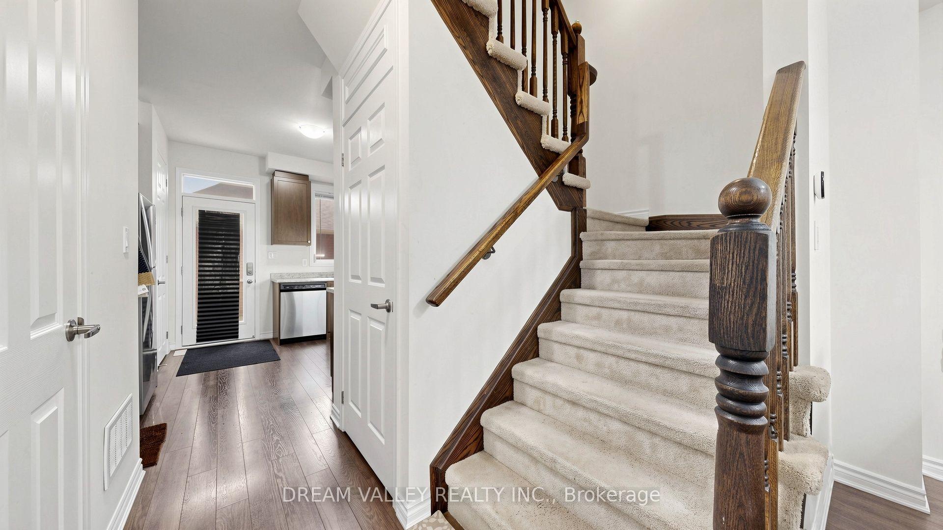 Photo 18 of 138 Cleanside Road, Scarborough, Clairlea-Birchmount — HOMEH