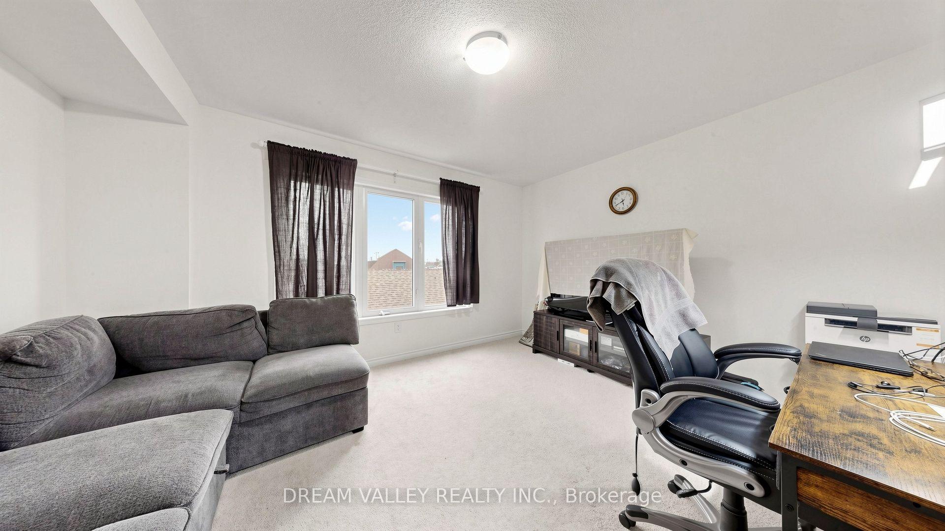 Photo 19 of 138 Cleanside Road, Scarborough, Clairlea-Birchmount — HOMEH