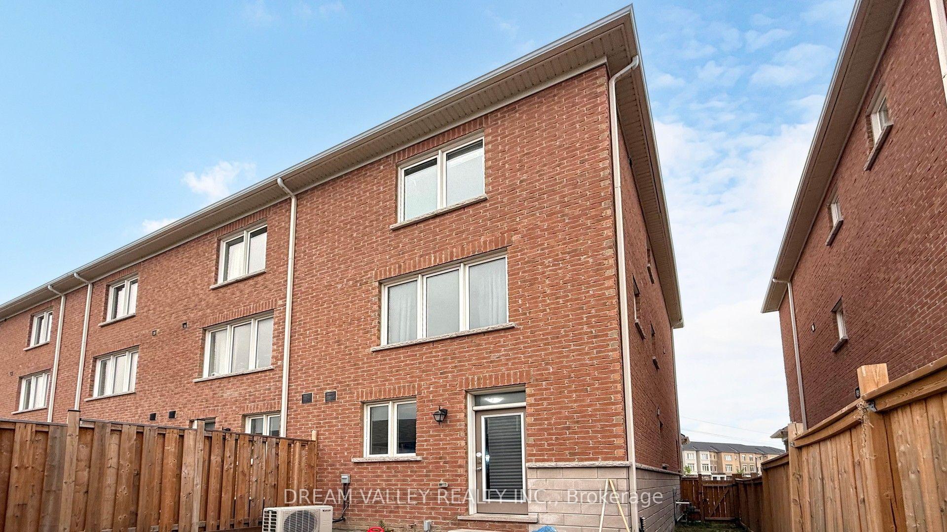 Photo 38 of 138 Cleanside Road, Scarborough, Clairlea-Birchmount — HOMEH