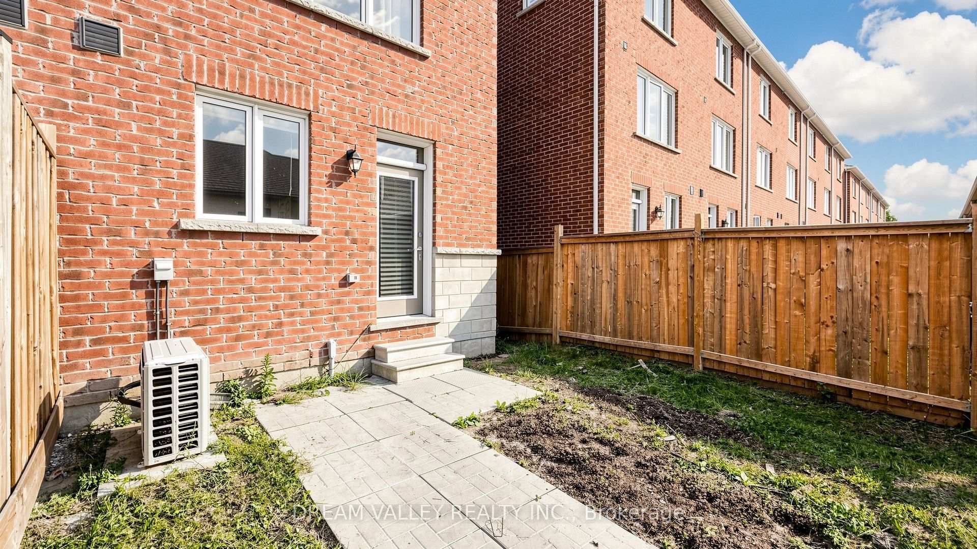 Photo 39 of 138 Cleanside Road, Scarborough, Clairlea-Birchmount — HOMEH