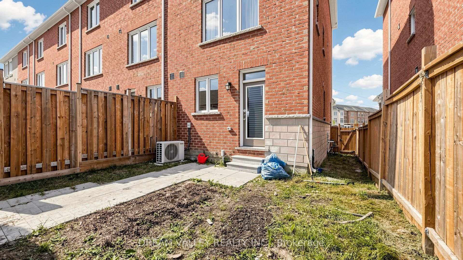 Photo 41 of 138 Cleanside Road, Scarborough, Clairlea-Birchmount — HOMEH