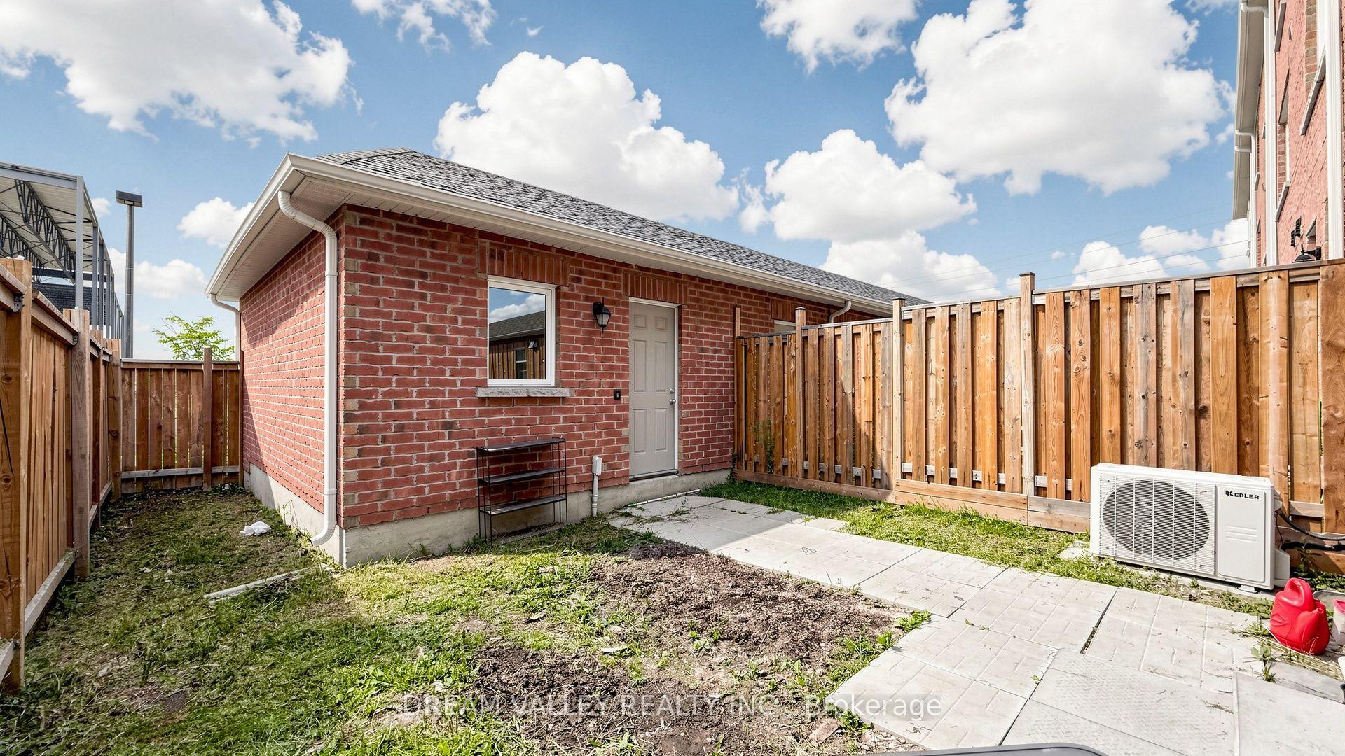 Photo 42 of 138 Cleanside Road, Scarborough, Clairlea-Birchmount — HOMEH
