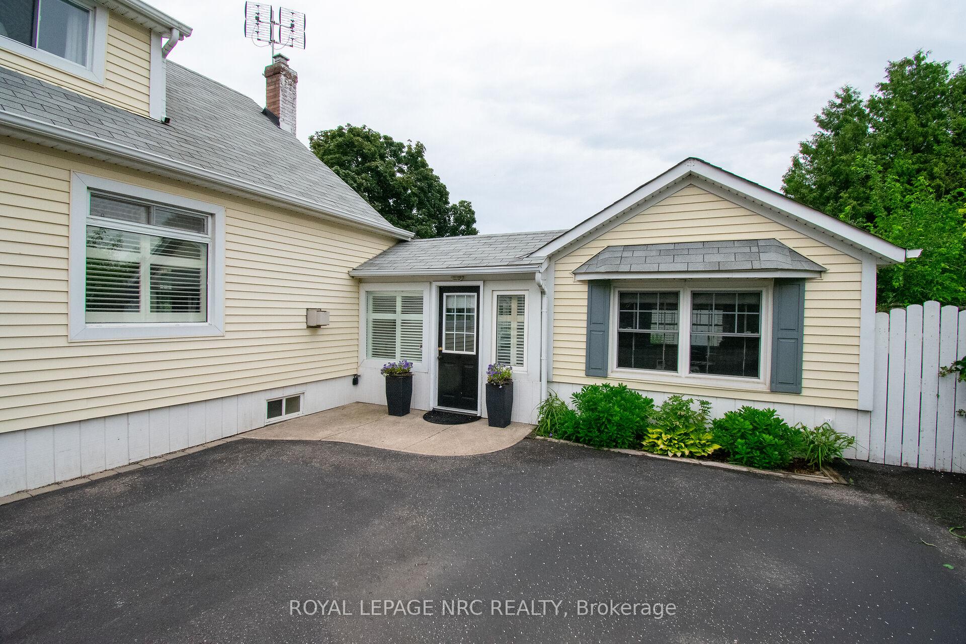 Photo 3 of 87 Lakeport Road N, St. Catharines, Port Dalhousie — HOMEH