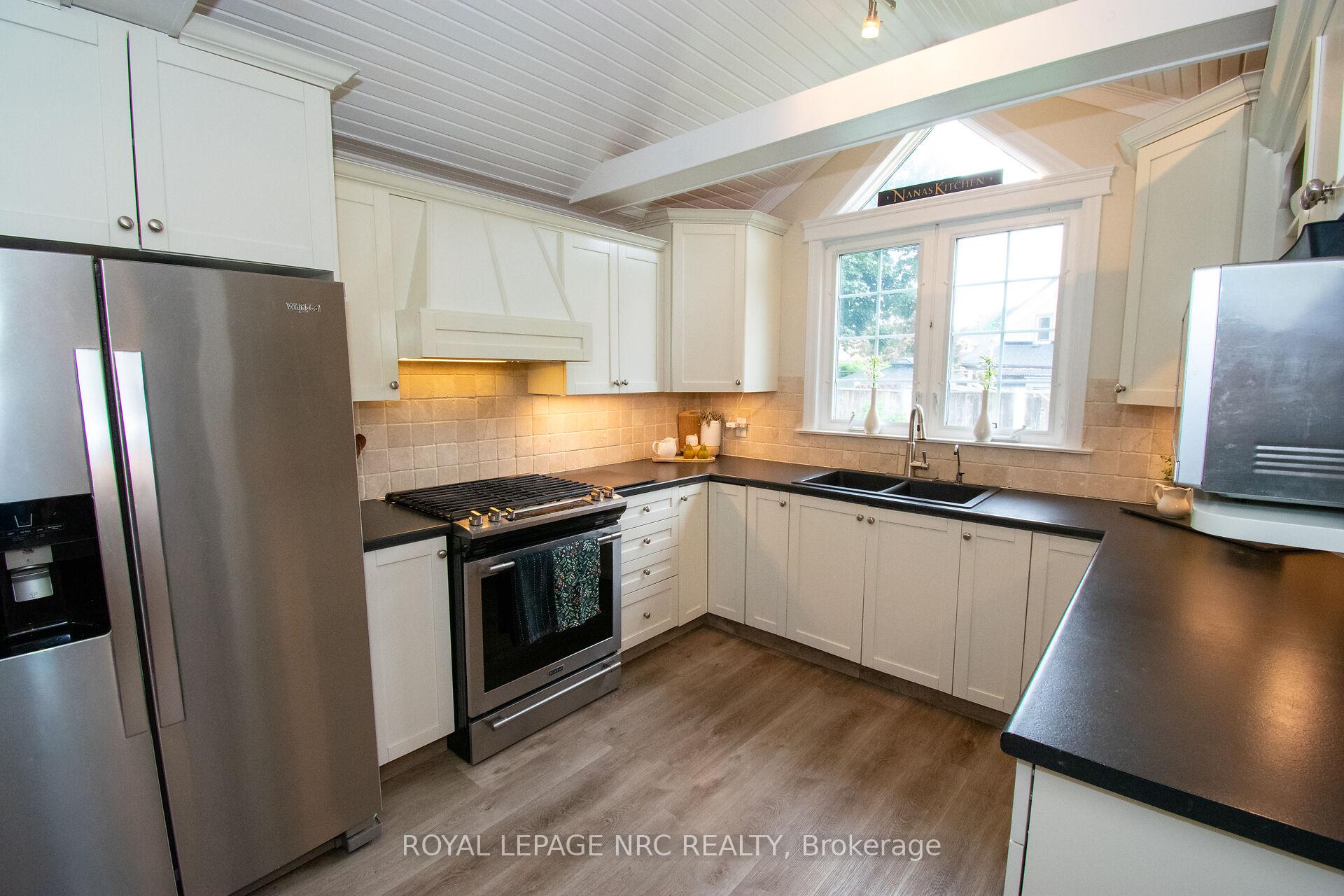 Photo 11 of 87 Lakeport Road N, St. Catharines, Port Dalhousie — HOMEH