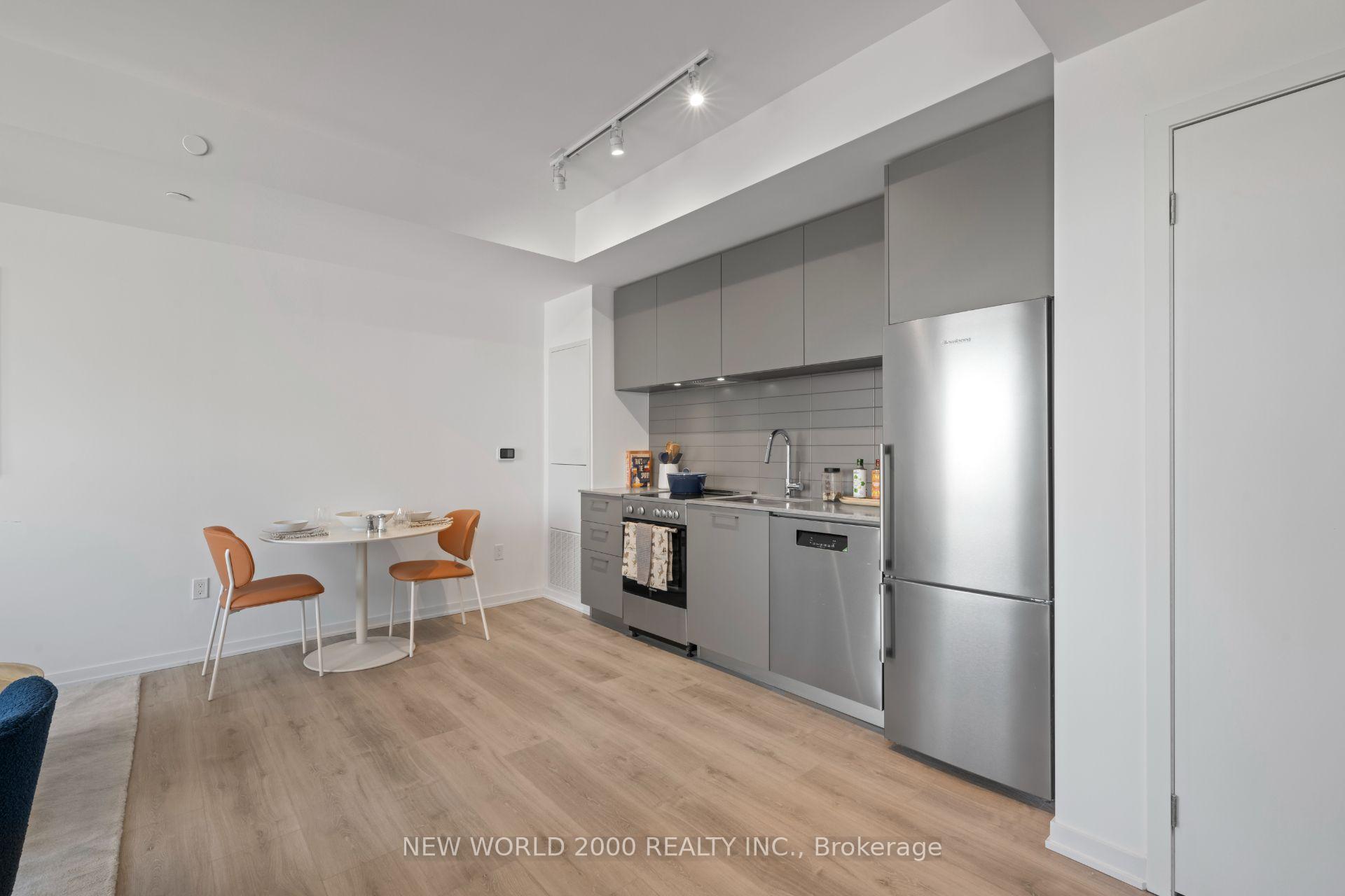 Photo 3 of Unit 1613, 101 Roehampton Avenue, Toronto, Mount Pleasant West — HOMEH
