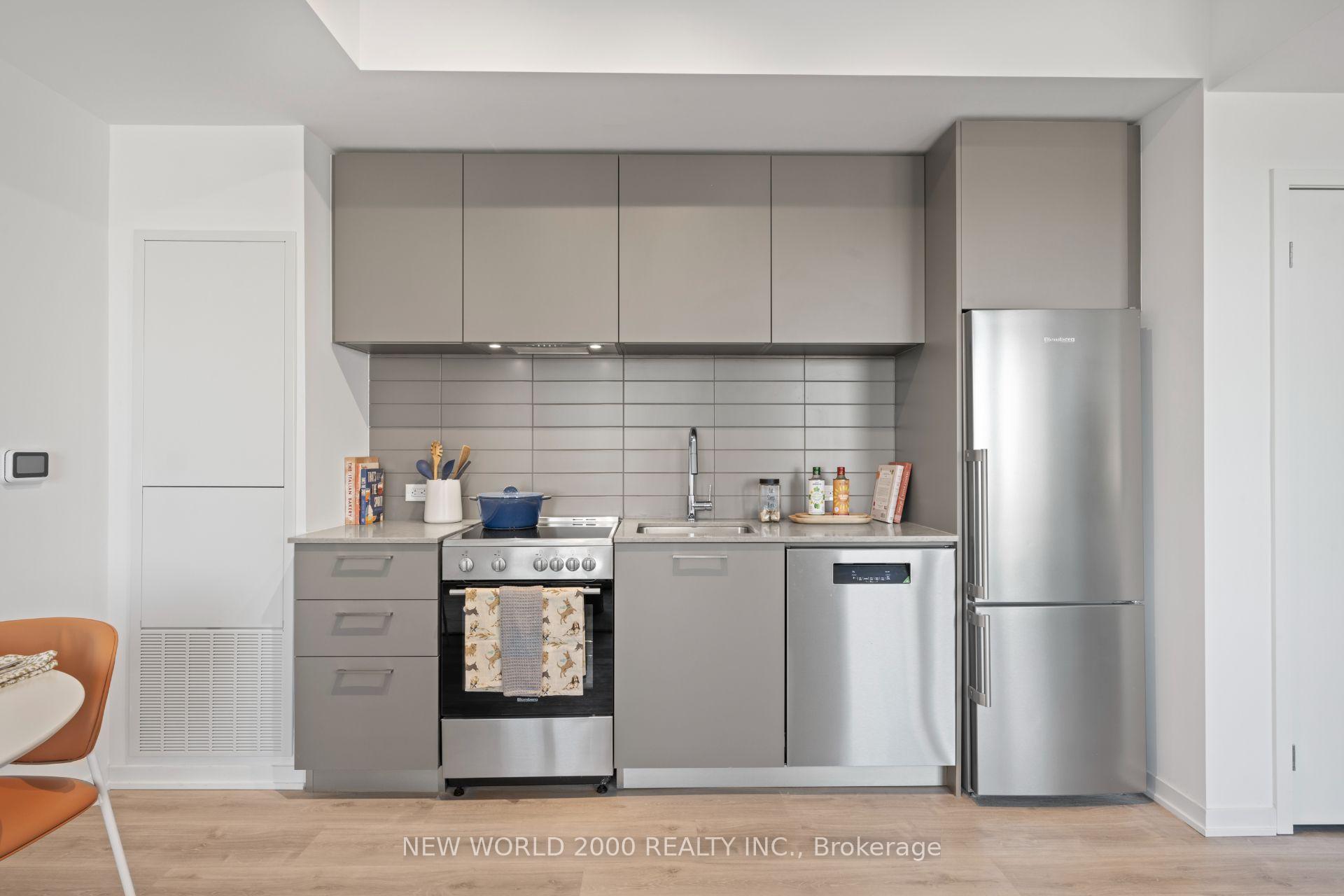 Photo 5 of Unit 1613, 101 Roehampton Avenue, Toronto, Mount Pleasant West — HOMEH