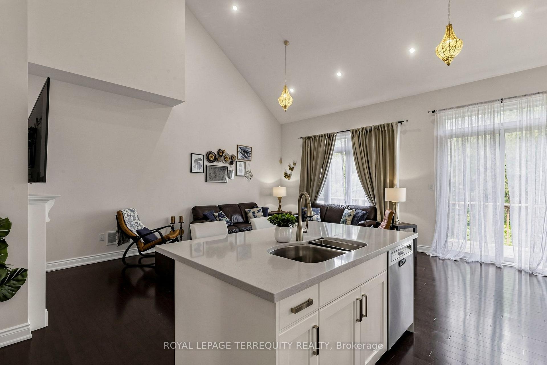 Photo 7 of Unit 12, 1815 Fairport Road, Pickering, Dunbarton — HOMEH