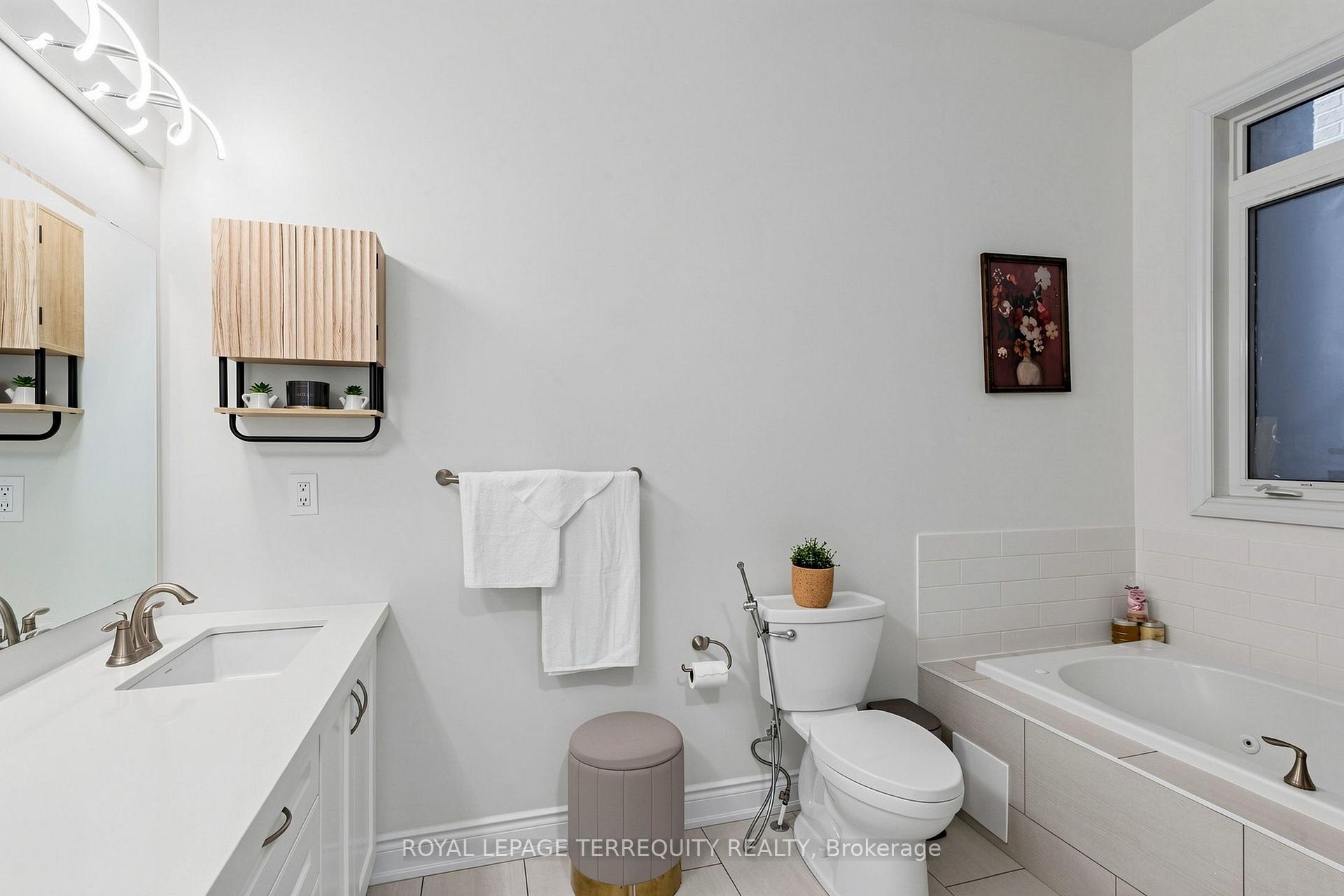 Photo 18 of Unit 12, 1815 Fairport Road, Pickering, Dunbarton — HOMEH