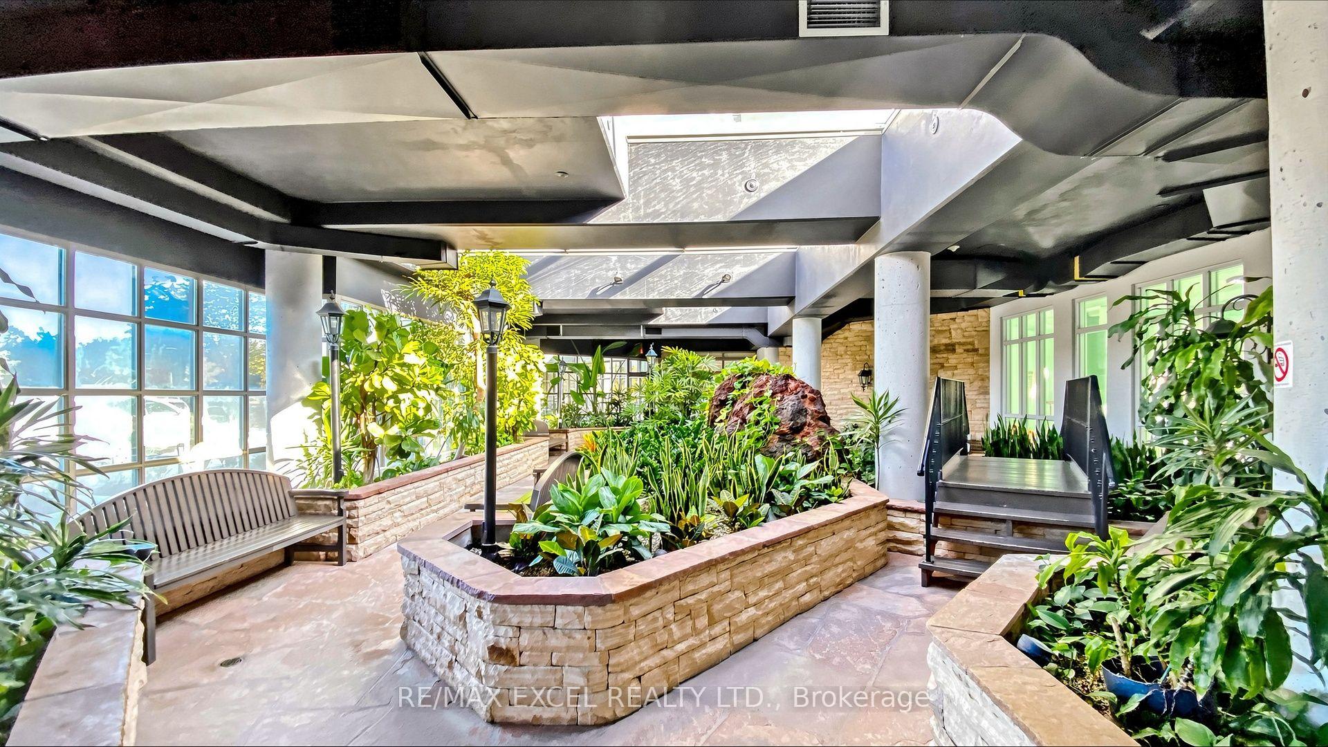 Photo 4 of Unit 718, 11 Townsgate Drive, Vaughan, Crestwood-Springfarm-Yorkhill — HOMEH