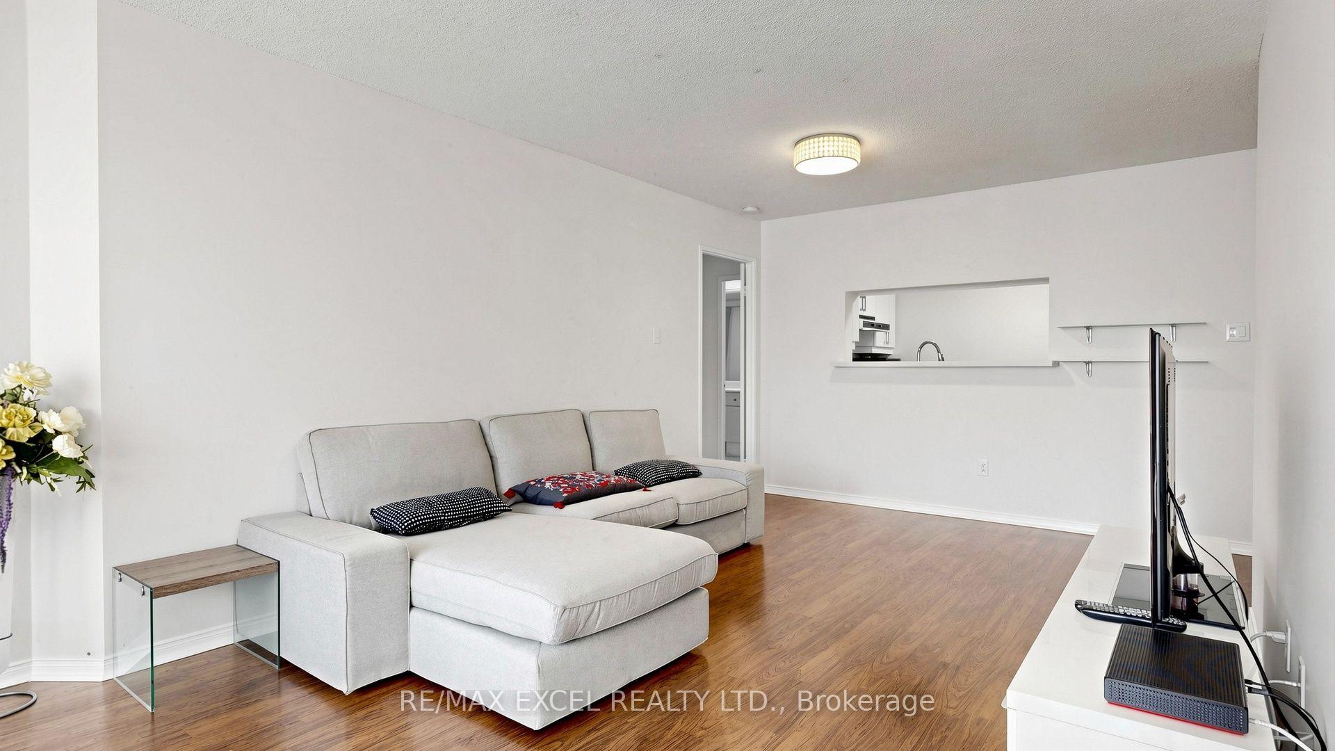 Photo 9 of Unit 718, 11 Townsgate Drive, Vaughan, Crestwood-Springfarm-Yorkhill — HOMEH