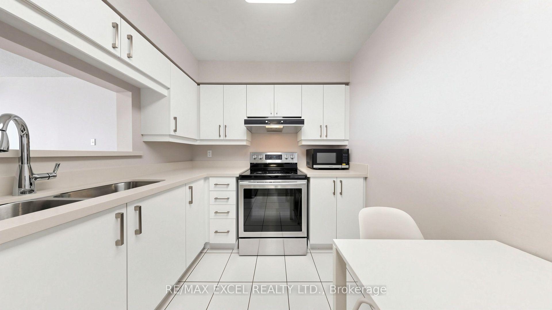 Photo 12 of Unit 718, 11 Townsgate Drive, Vaughan, Crestwood-Springfarm-Yorkhill — HOMEH