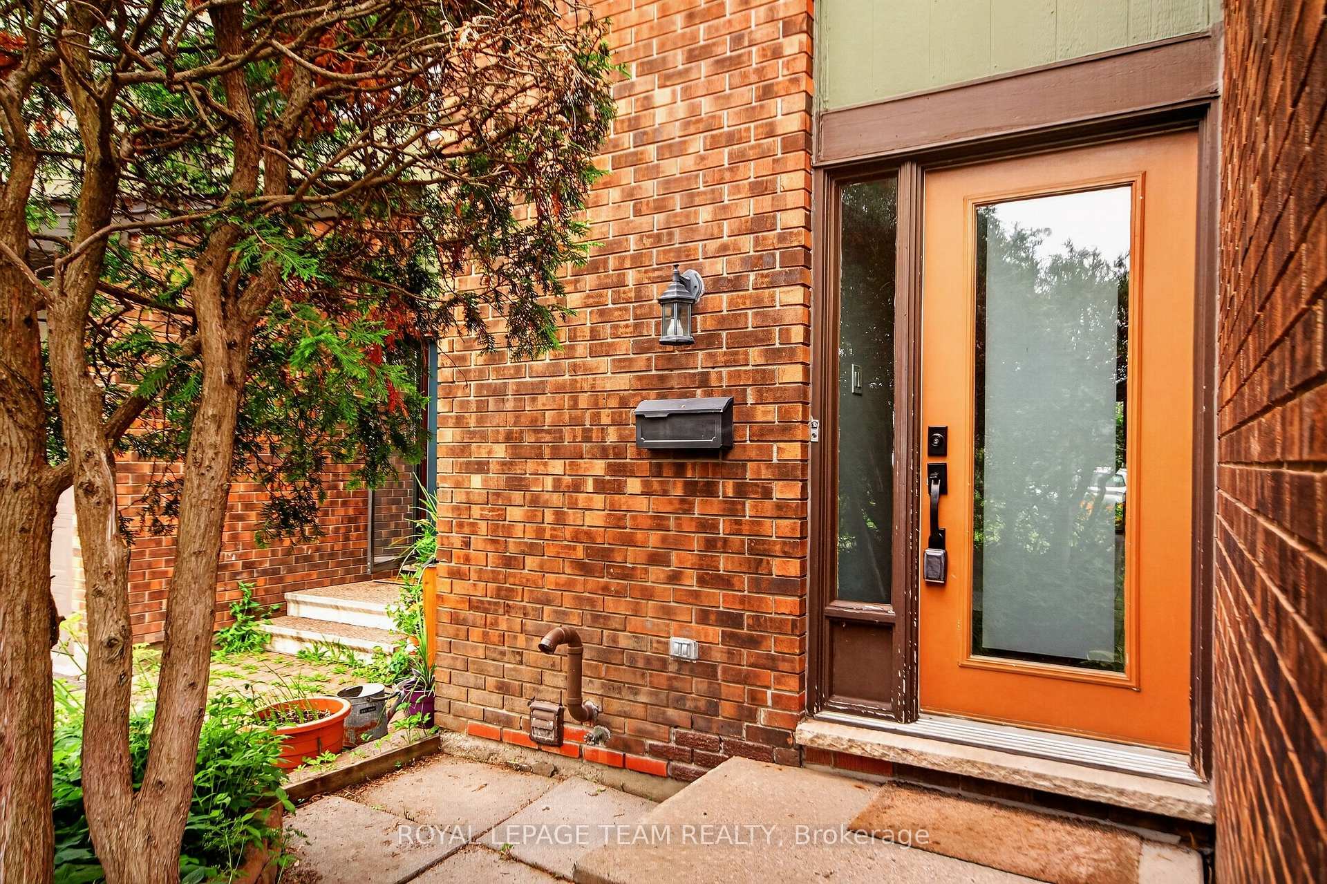 Photo 2 of Unit 9, 18 Chisholm Court, Ottawa, Kanata - Beaverbrook — HOMEH