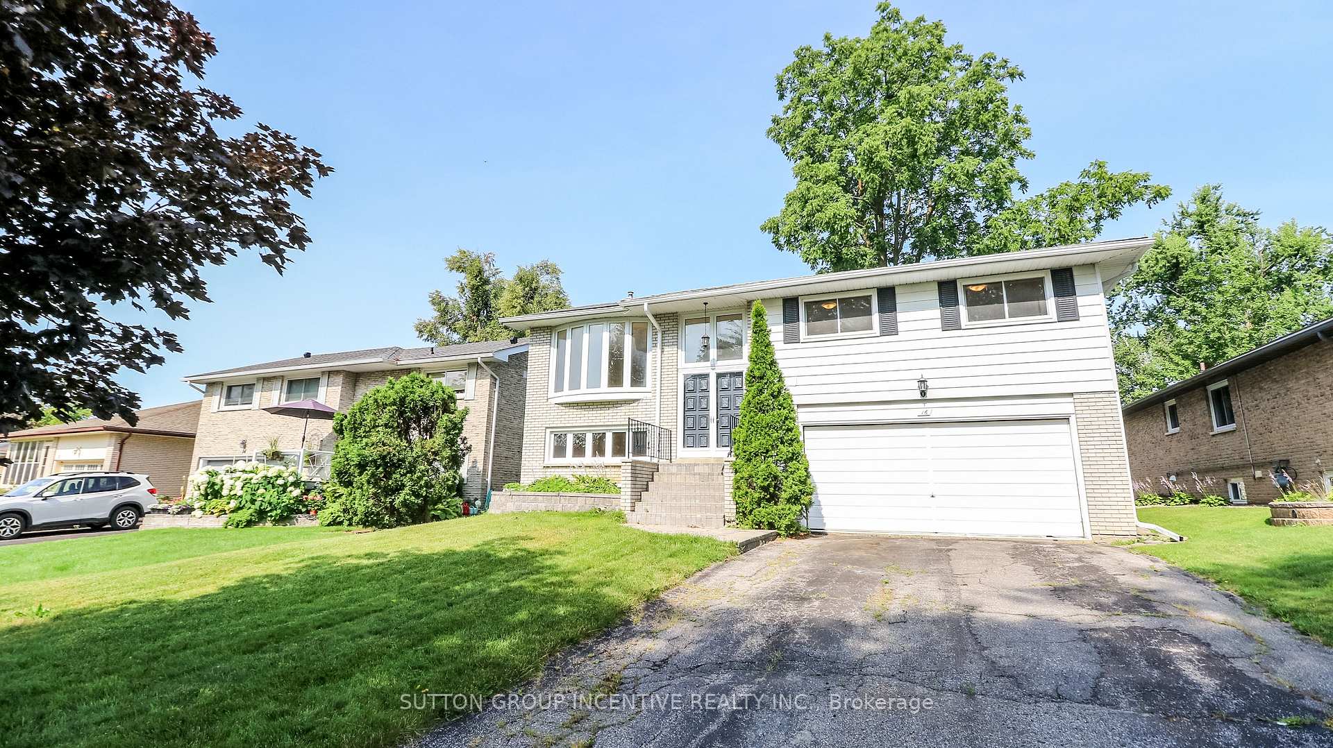 Photo 2 of 16 Varden Crescent, Barrie, Codrington — HOMEH