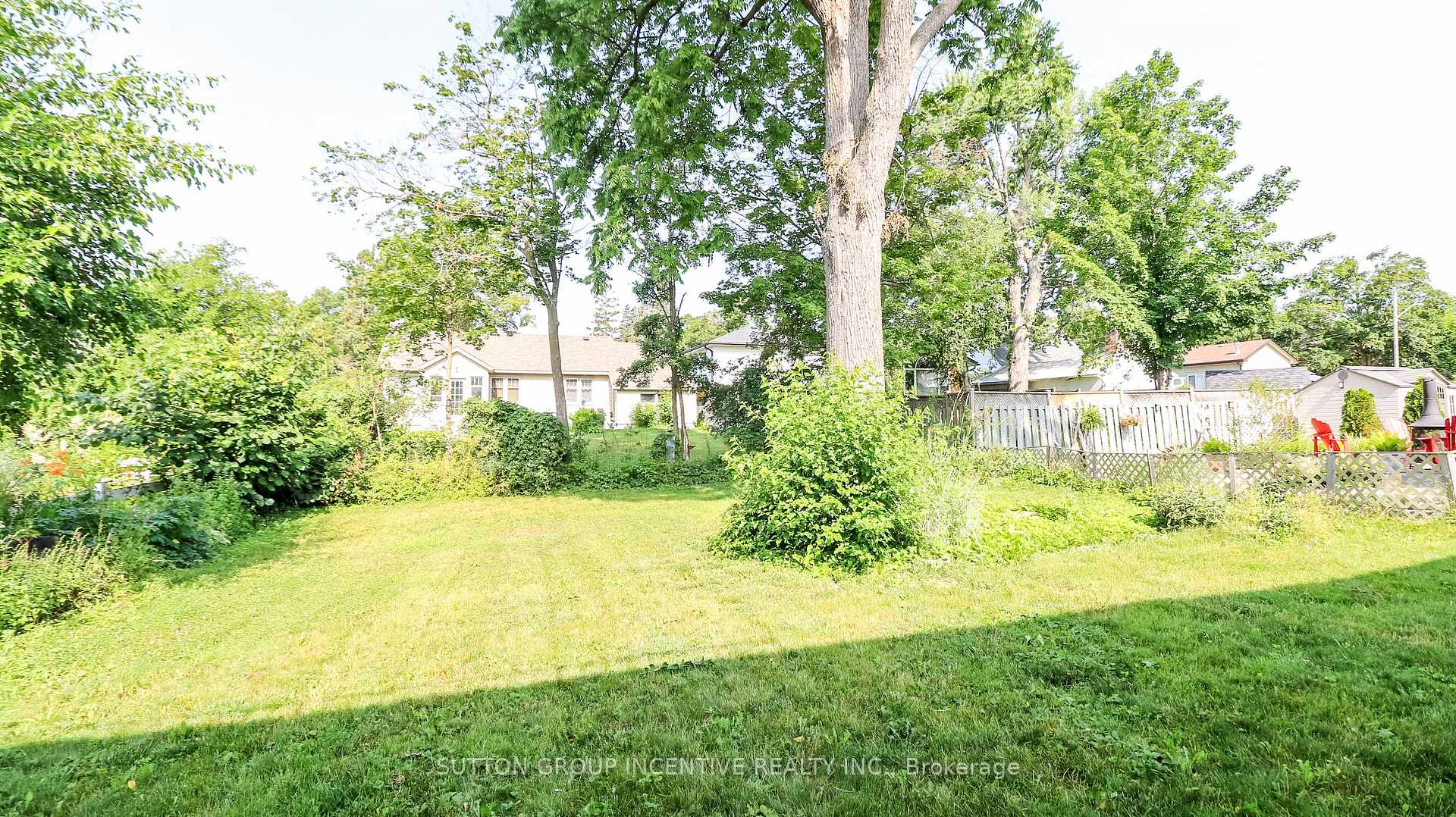 Photo 3 of 16 Varden Crescent, Barrie, Codrington — HOMEH