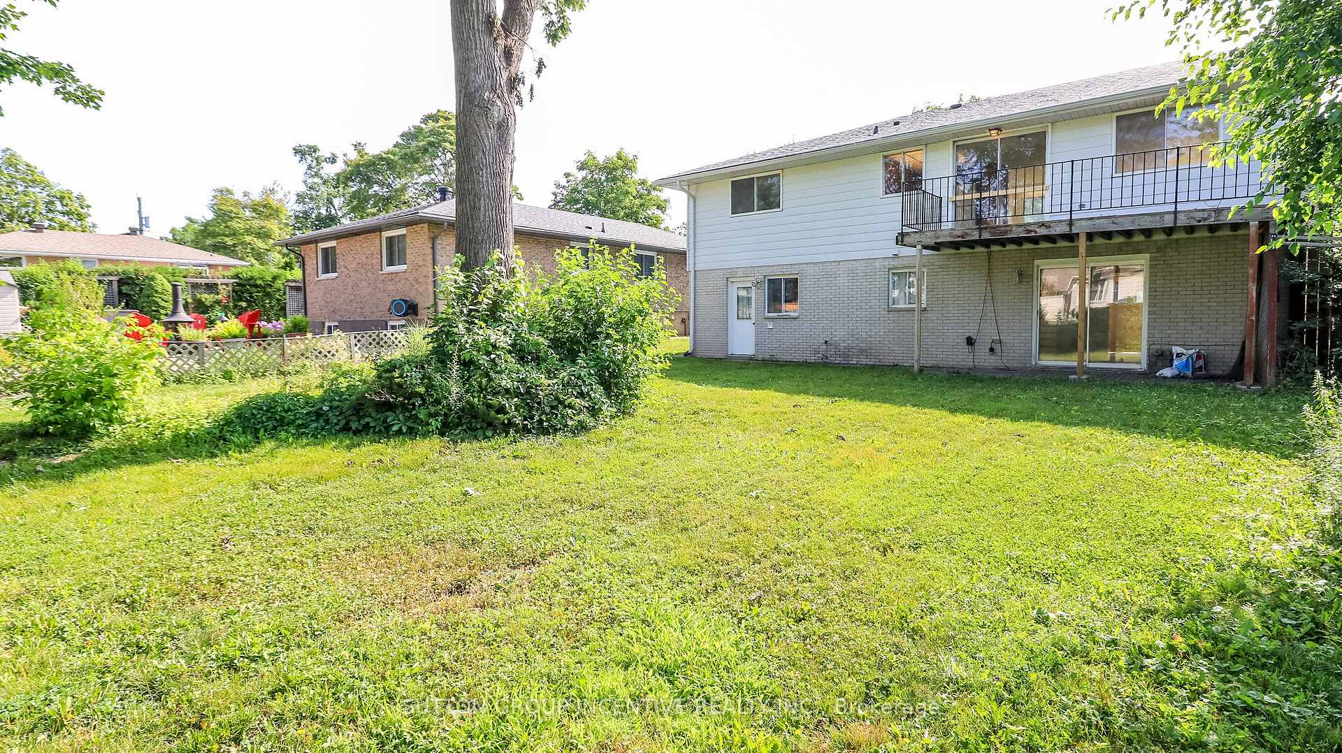 Photo 4 of 16 Varden Crescent, Barrie, Codrington — HOMEH