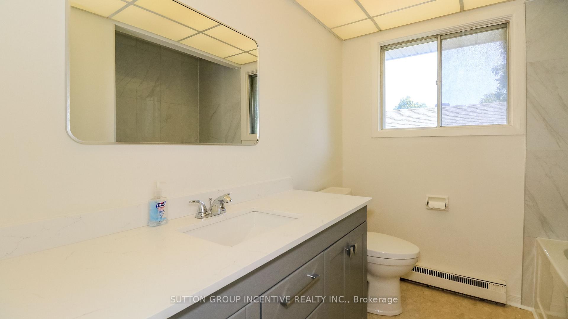 Photo 13 of 16 Varden Crescent, Barrie, Codrington — HOMEH
