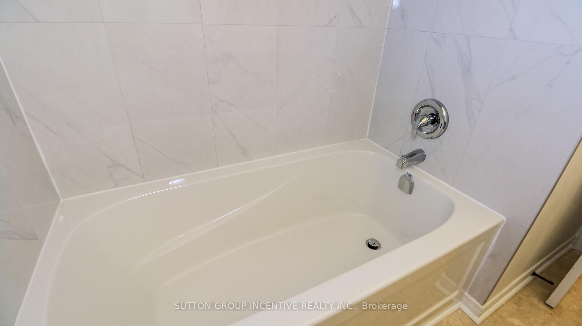 Photo 14 of 16 Varden Crescent, Barrie, Codrington — HOMEH