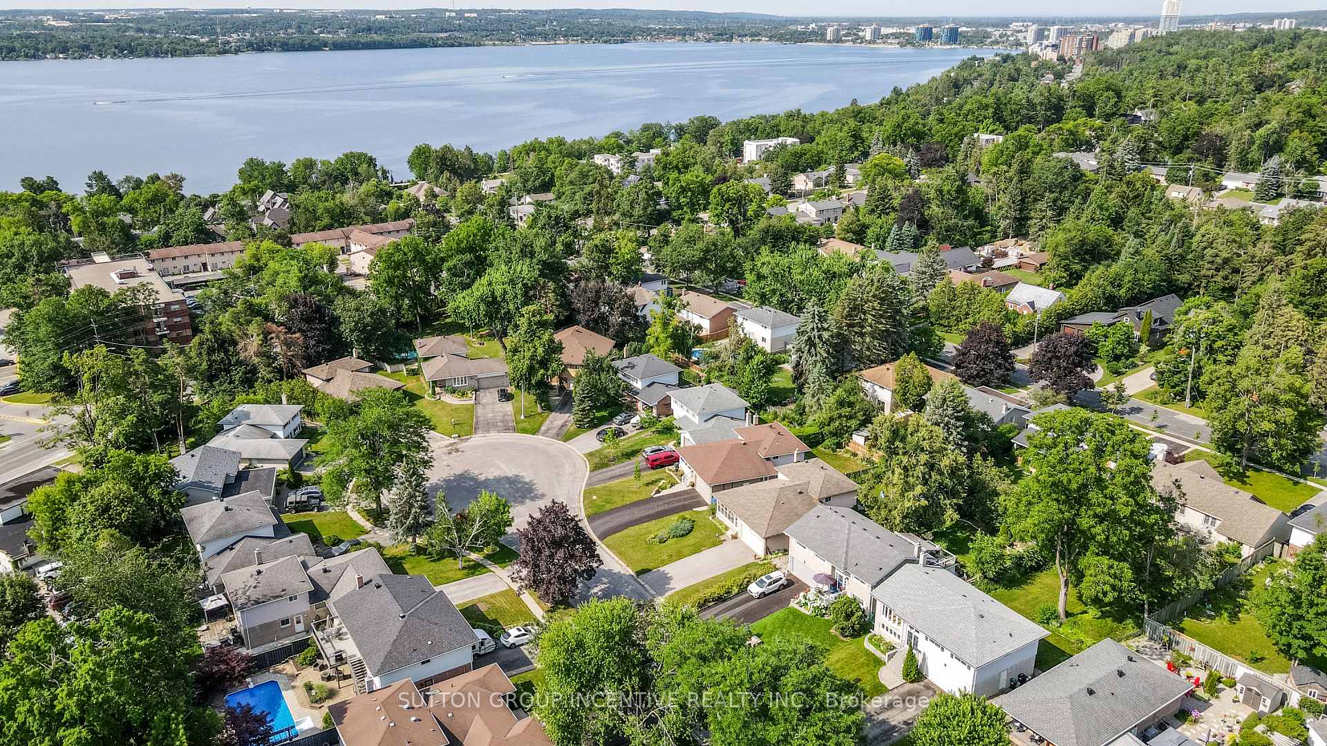 Photo 17 of 16 Varden Crescent, Barrie, Codrington — HOMEH
