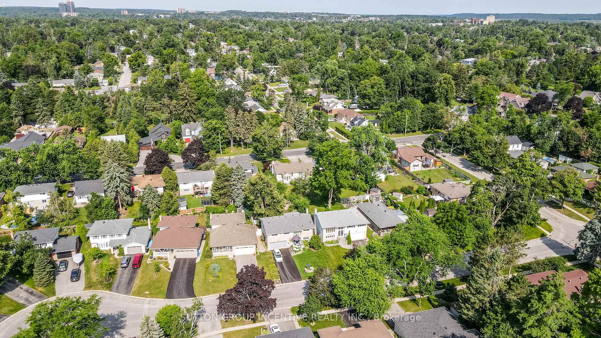 Photo 21 of 16 Varden Crescent, Barrie, Codrington — HOMEH