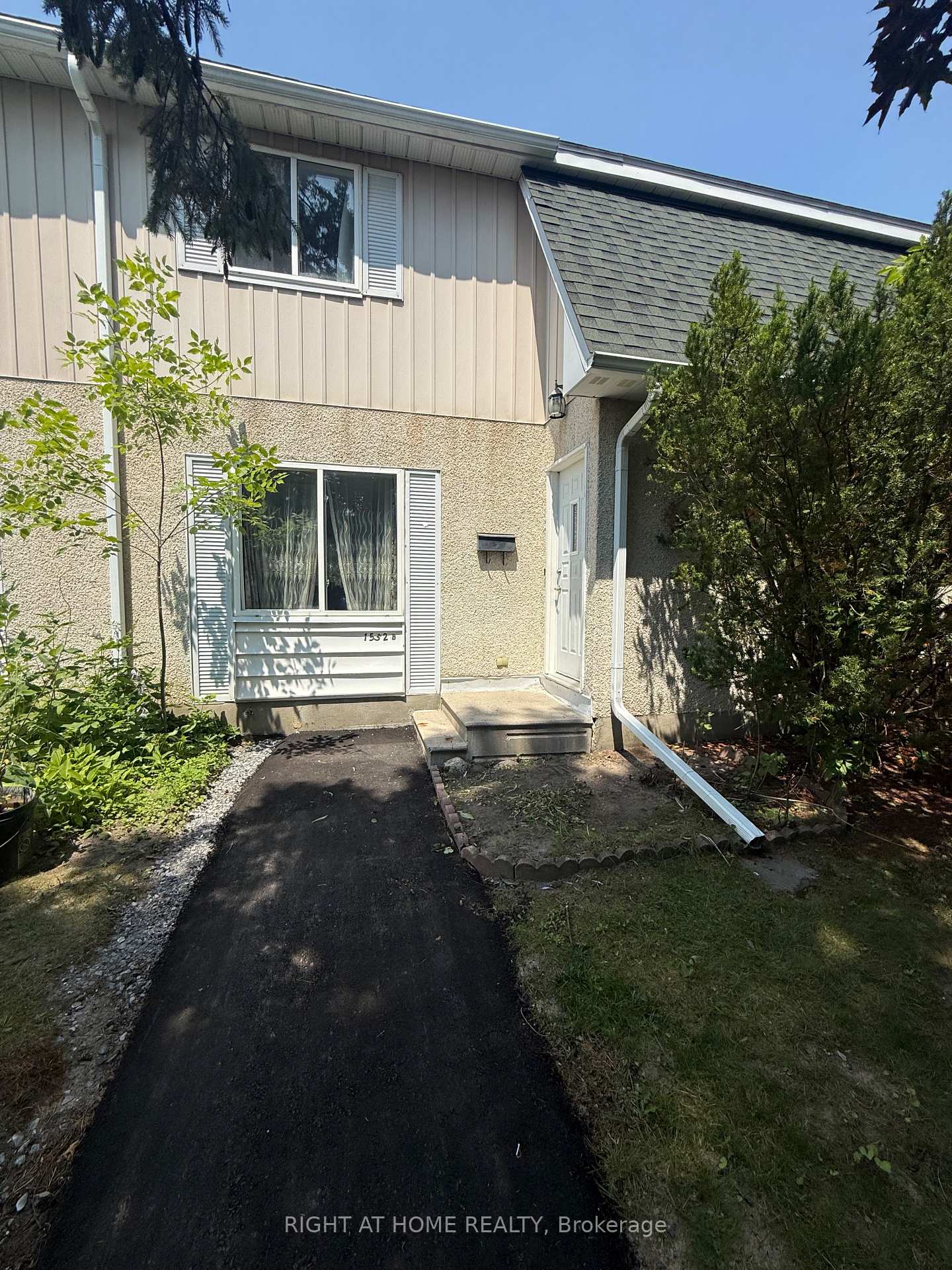 Photo of Unit B, 1552 Beaverpond Drive