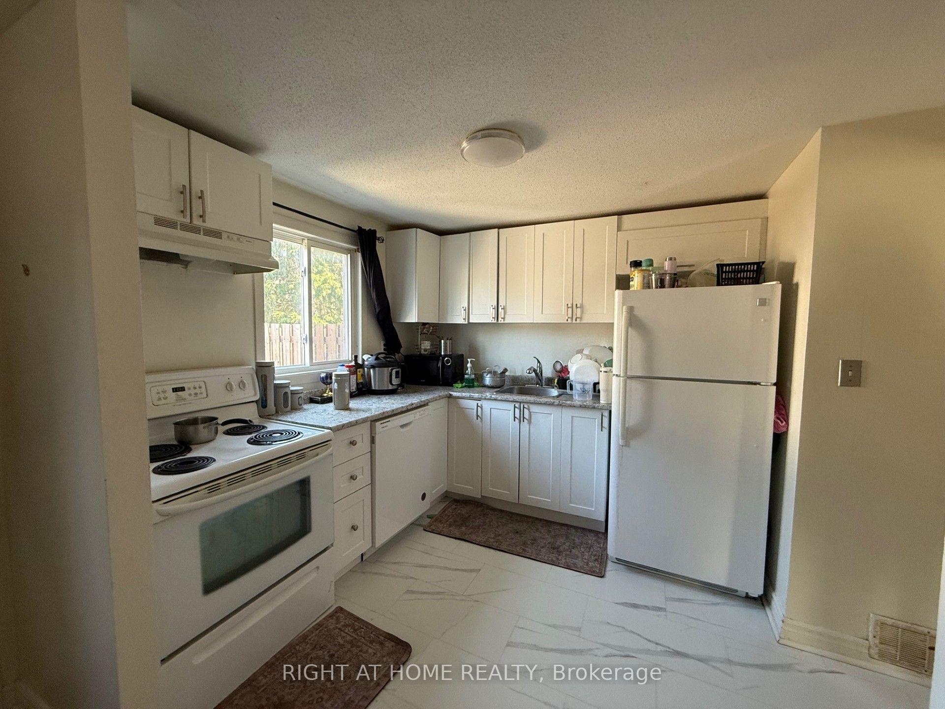 Photo 4 of Unit B, 1552 Beaverpond Drive, Ottawa, Pineview — HOMEH