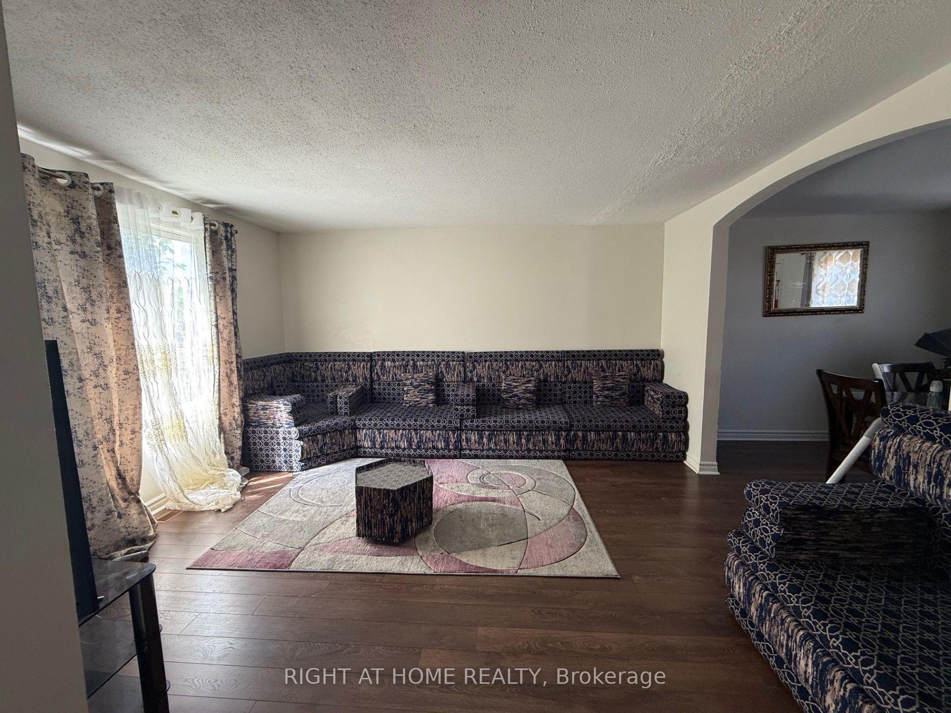 Photo 5 of Unit B, 1552 Beaverpond Drive, Ottawa, Pineview — HOMEH