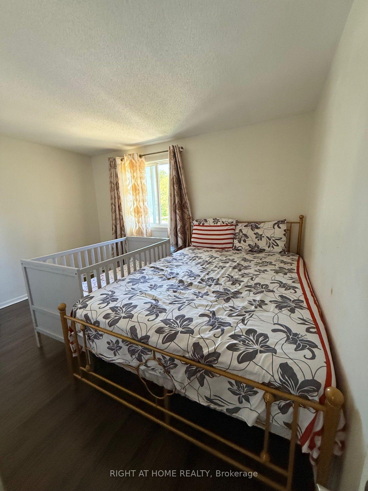 Photo 7 of Unit B, 1552 Beaverpond Drive, Ottawa, Pineview — HOMEH