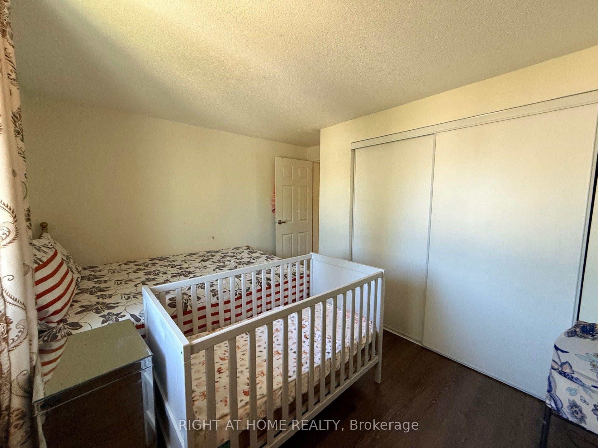 Photo 8 of Unit B, 1552 Beaverpond Drive, Ottawa, Pineview — HOMEH