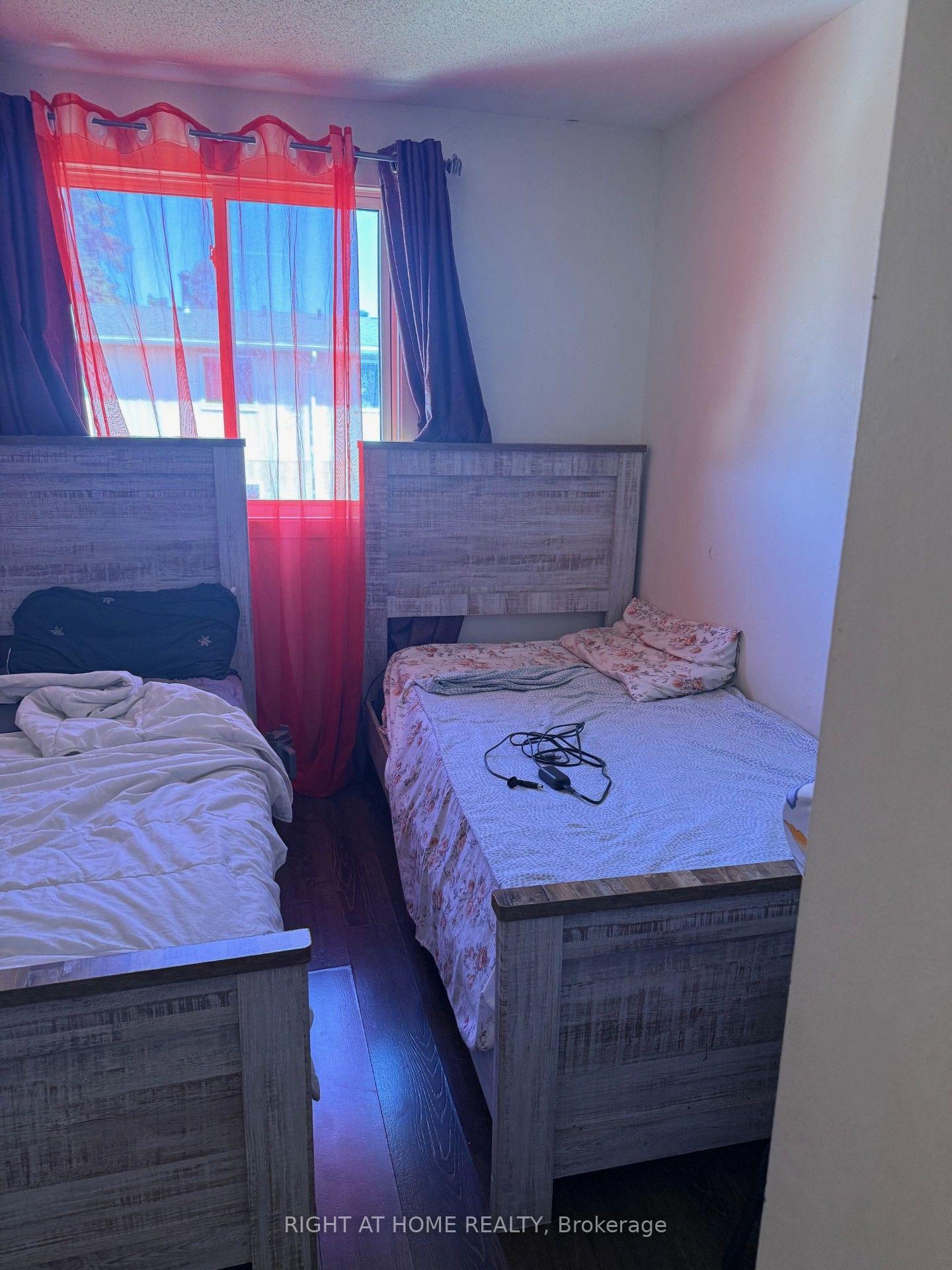 Photo 10 of Unit B, 1552 Beaverpond Drive, Ottawa, Pineview — HOMEH