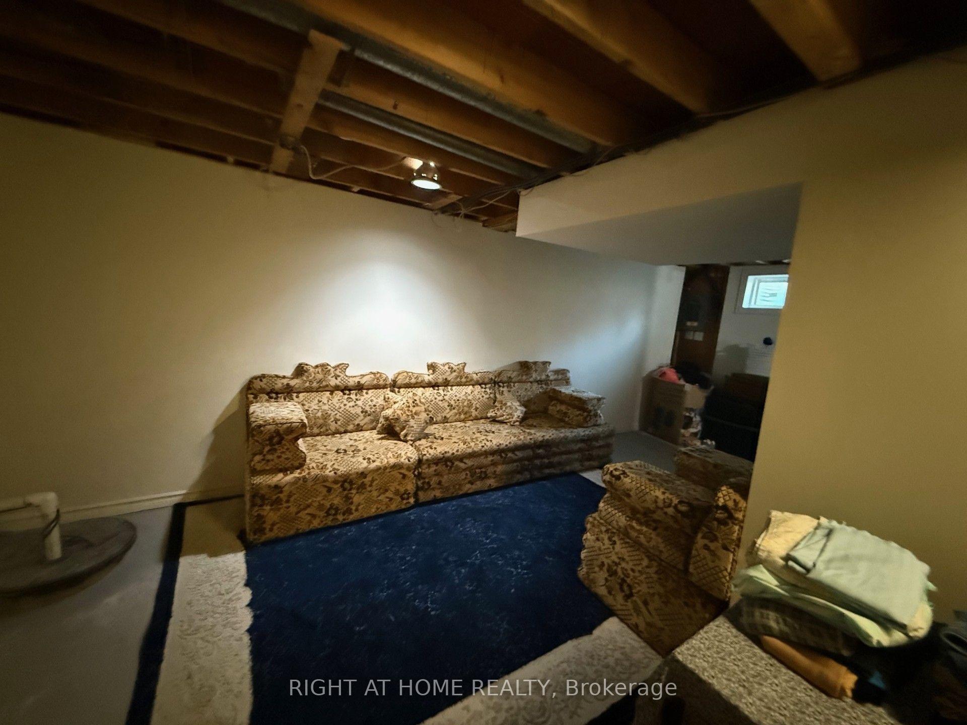 Photo 11 of Unit B, 1552 Beaverpond Drive, Ottawa, Pineview — HOMEH