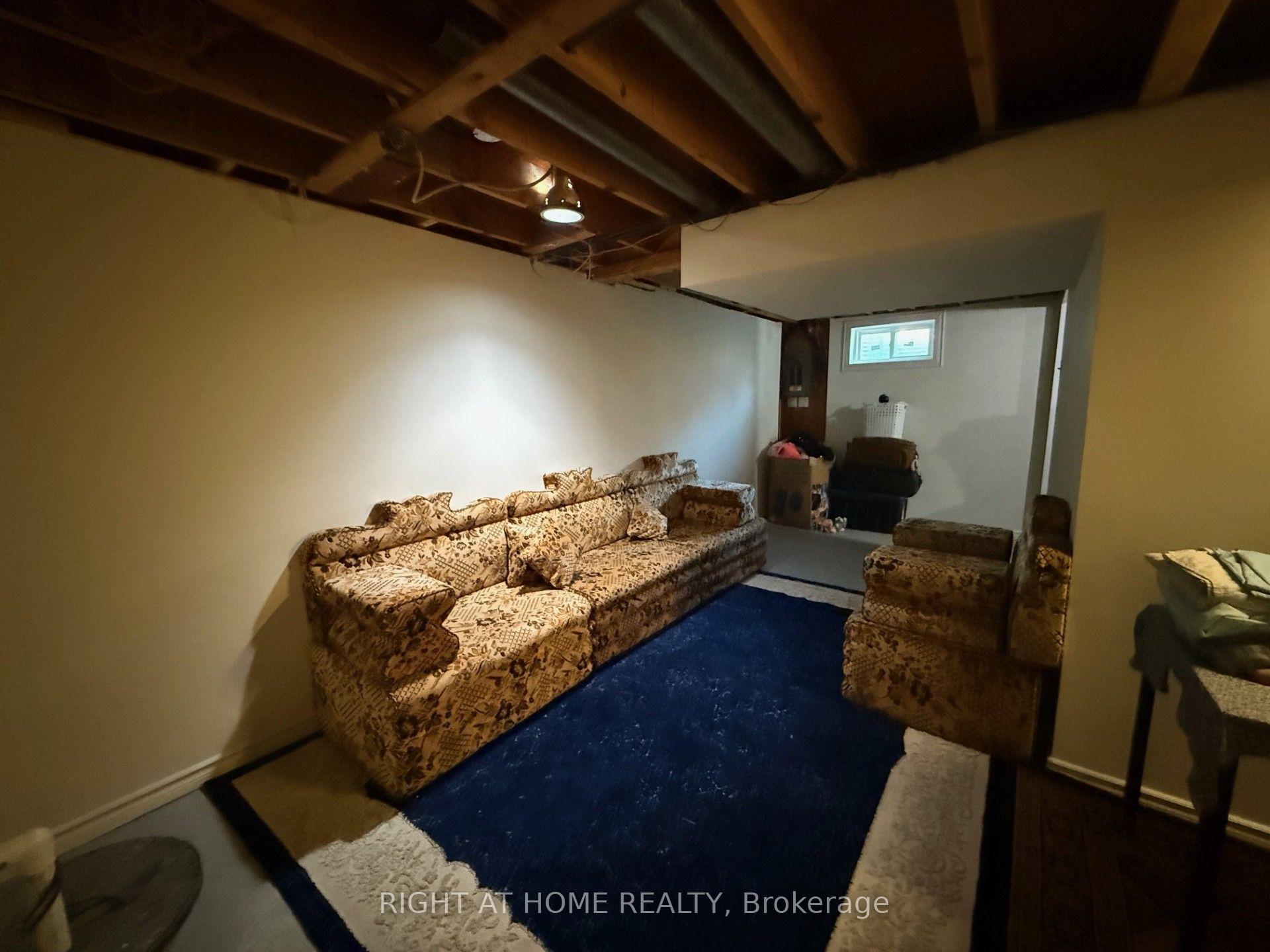 Photo 12 of Unit B, 1552 Beaverpond Drive, Ottawa, Pineview — HOMEH