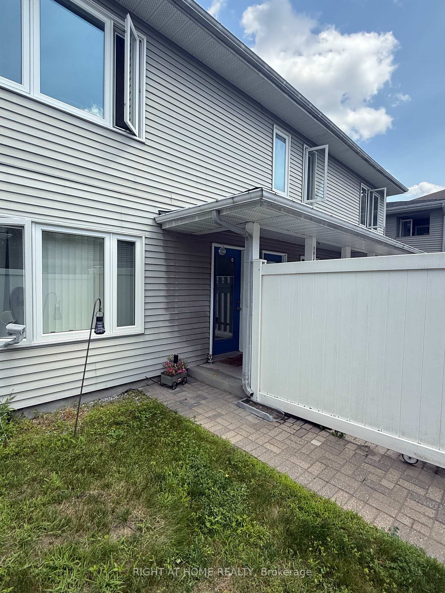 Photo 5 of Unit E, 1035 Cummings Avenue E, Ottawa, Cyrville — HOMEH