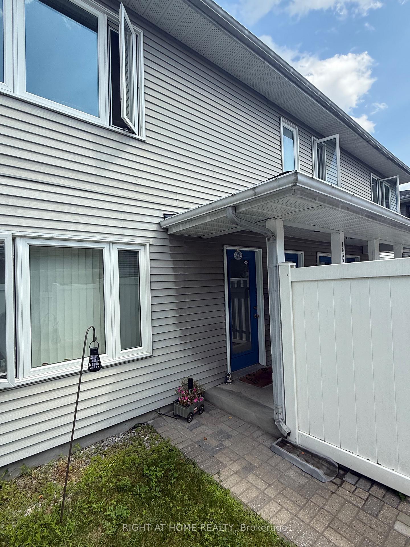 Photo 6 of Unit E, 1035 Cummings Avenue E, Ottawa, Cyrville — HOMEH