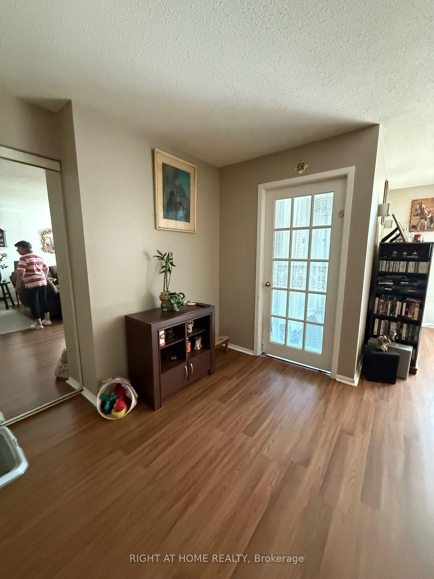 Photo 8 of Unit E, 1035 Cummings Avenue E, Ottawa, Cyrville — HOMEH