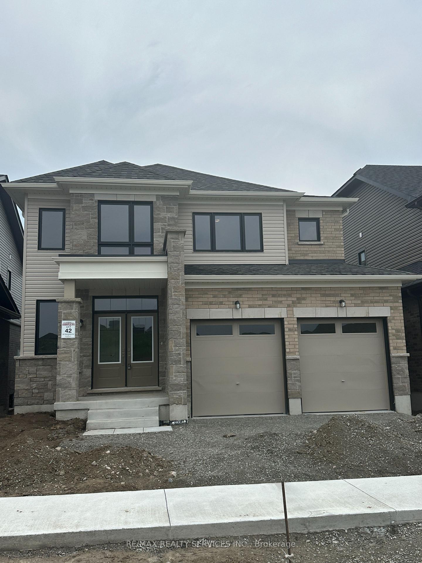 Photo 2 of 136 Thicketwood Avenue, Barrie, Rural Barrie Southeast — HOMEH