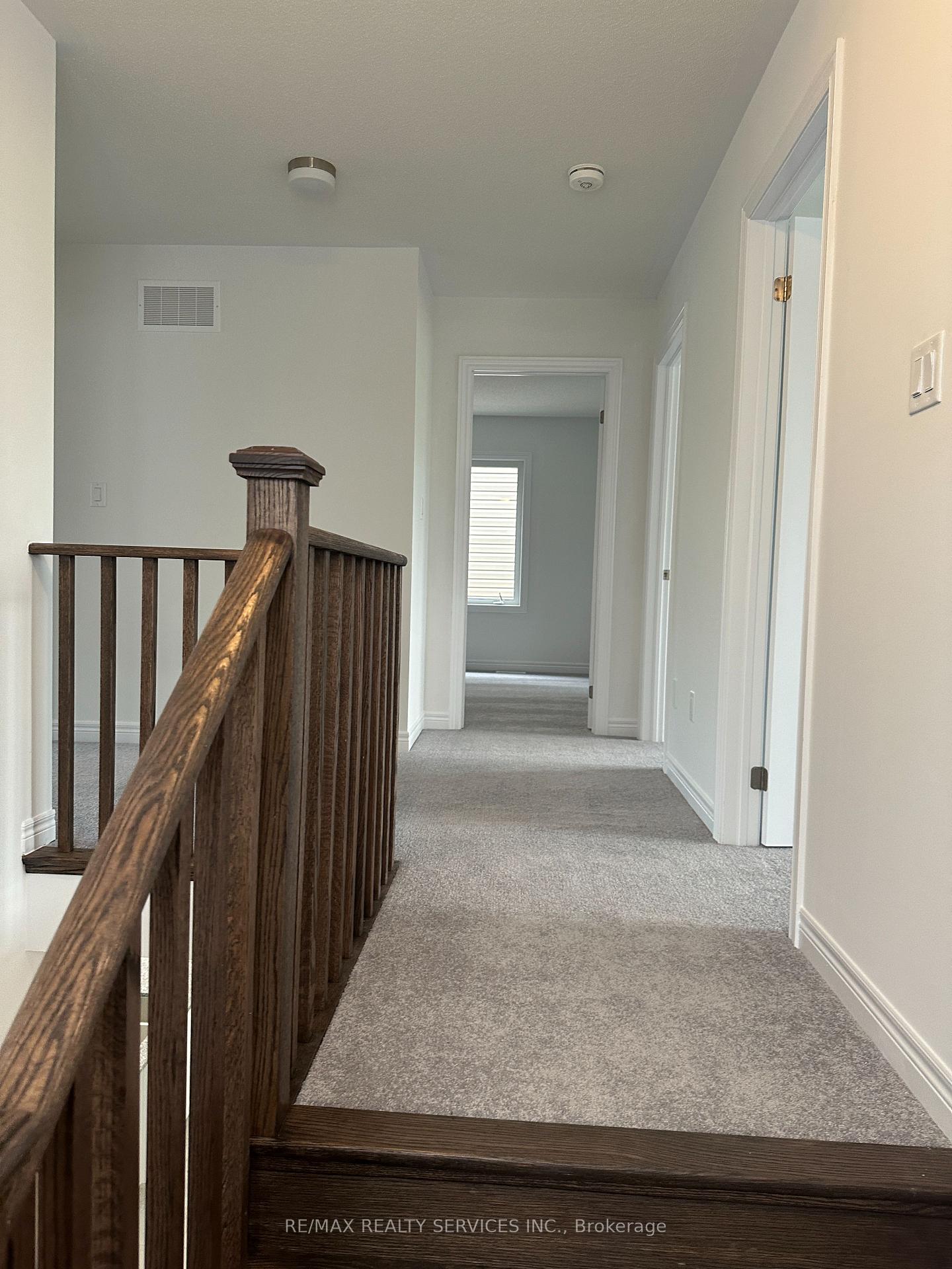 Photo 8 of 136 Thicketwood Avenue, Barrie, Rural Barrie Southeast — HOMEH