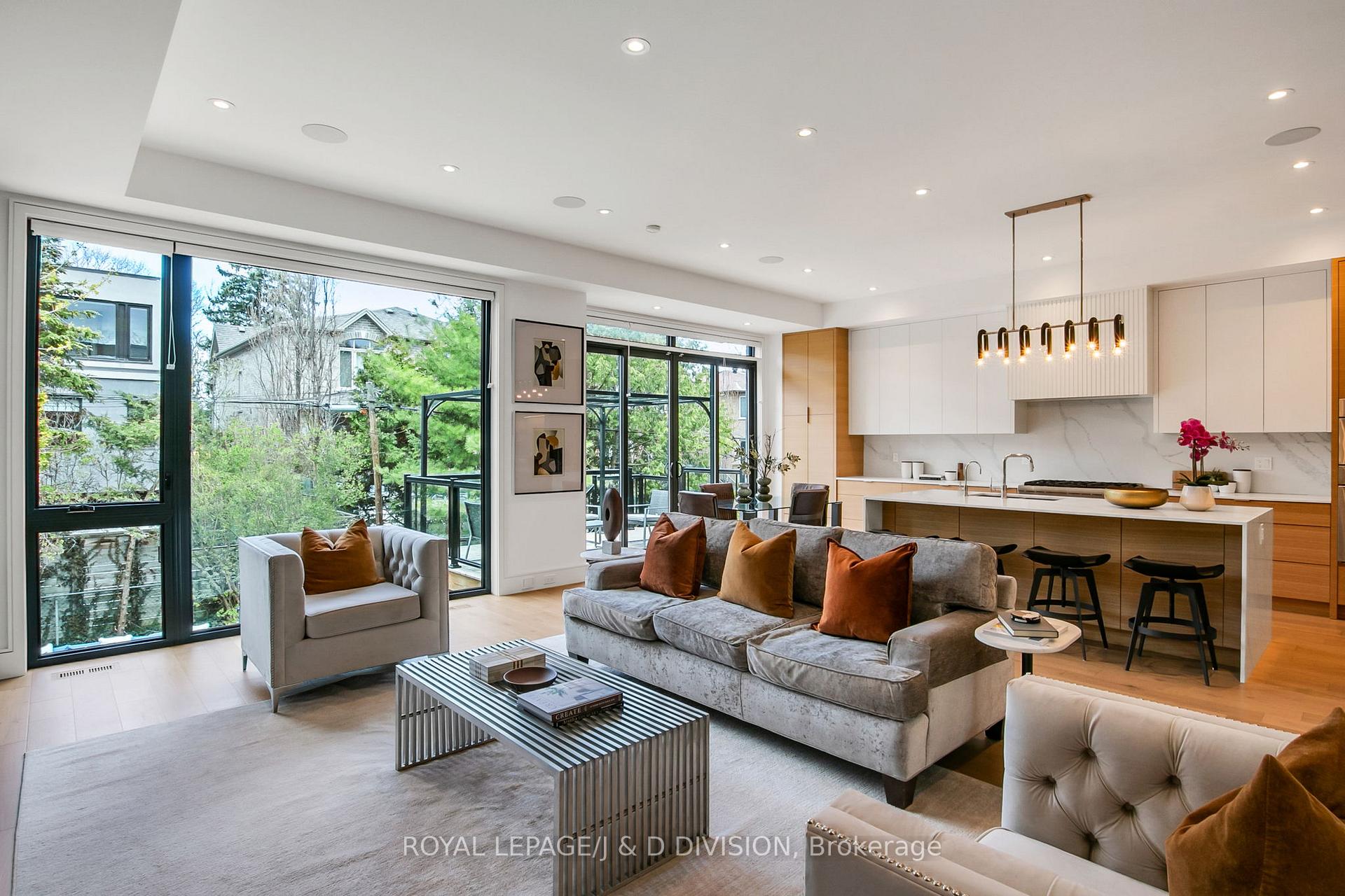 Photo 12 of 414 Glengarry Avenue, Toronto, Bedford Park-Nortown — HOMEH
