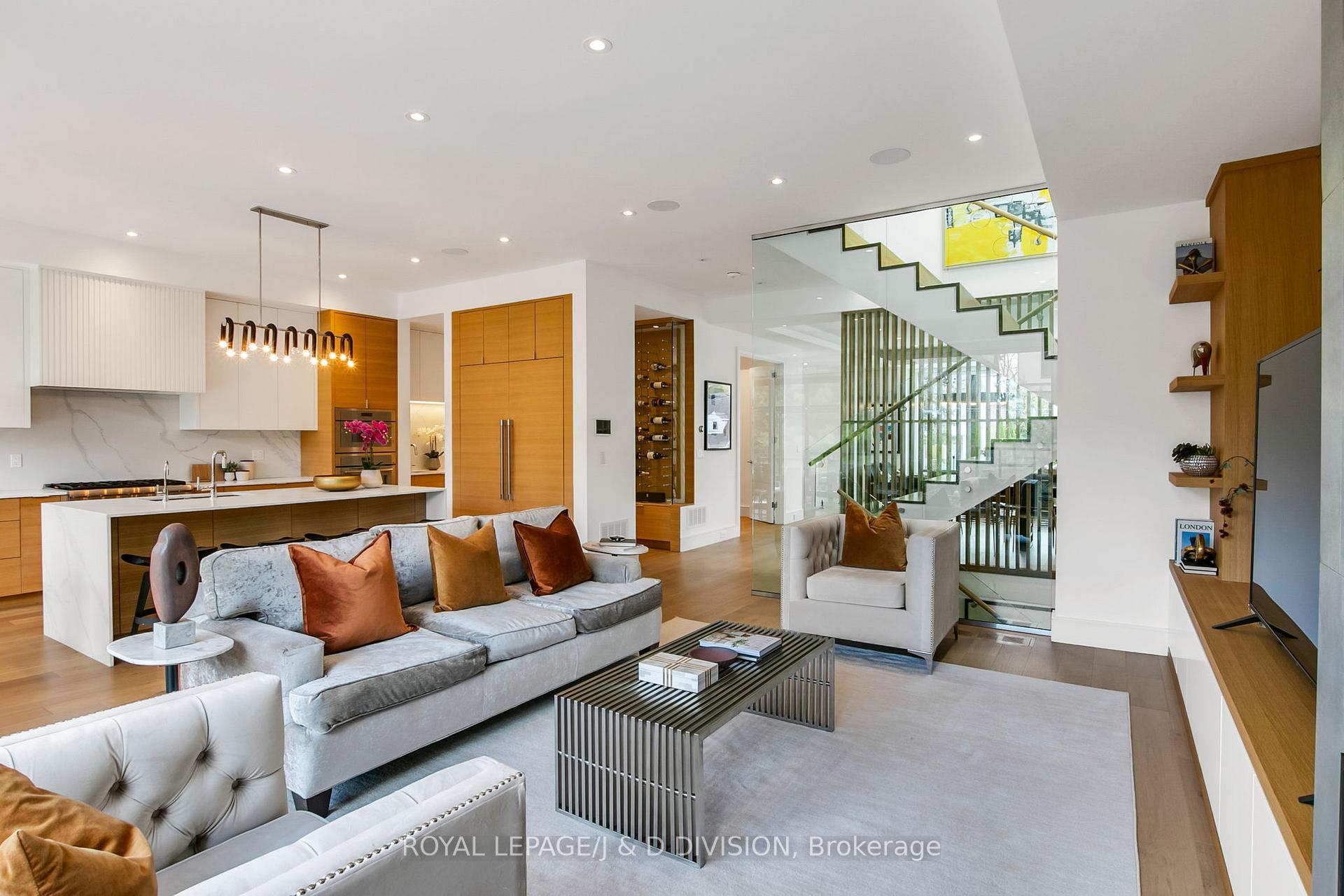 Photo 14 of 414 Glengarry Avenue, Toronto, Bedford Park-Nortown — HOMEH
