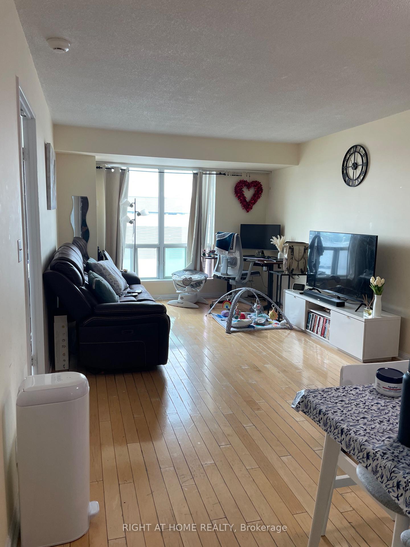 Photo 3 of Unit 1510, 1 Lee Centre Drive, Scarborough, Woburn — HOMEH