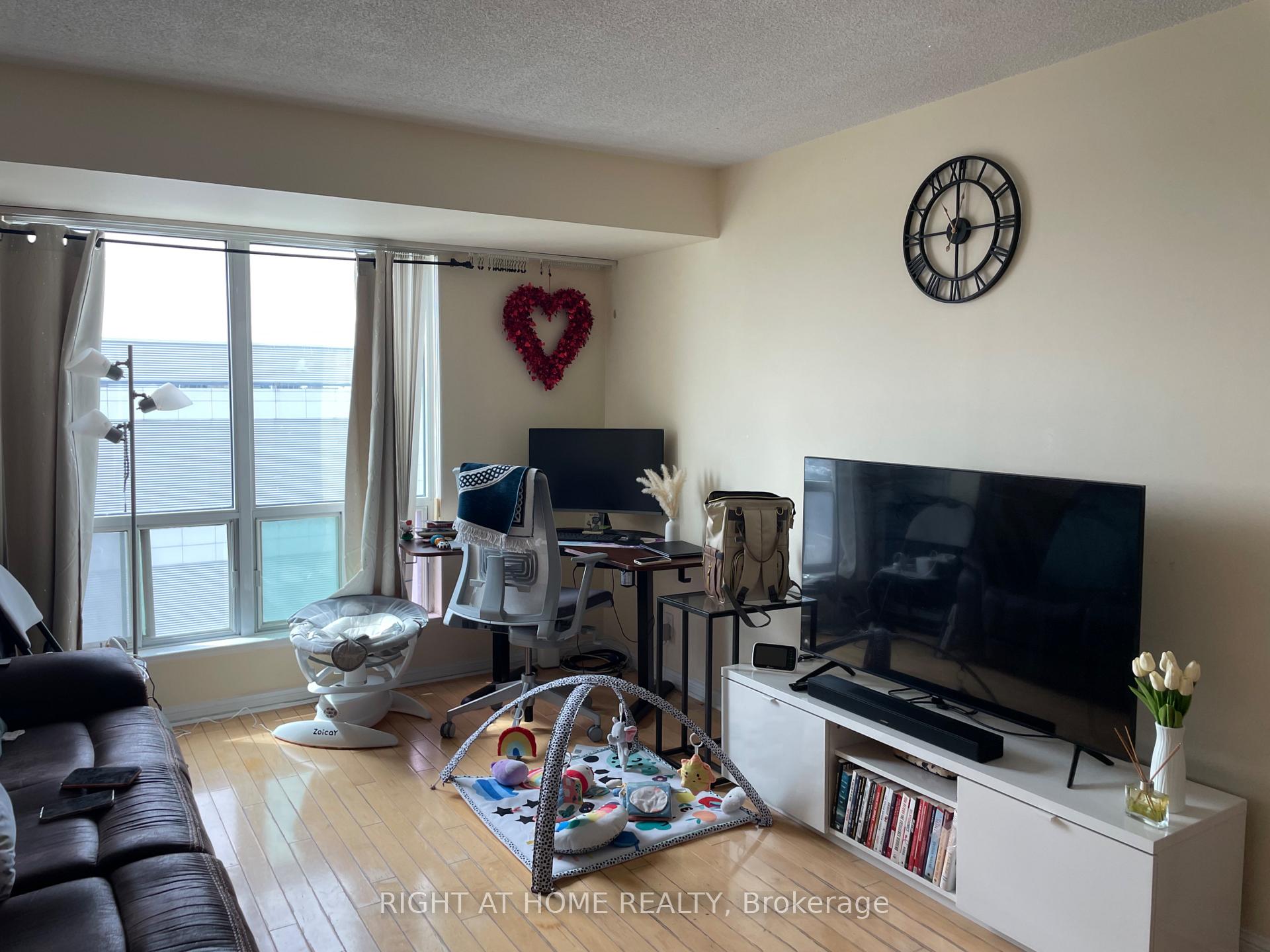 Photo 4 of Unit 1510, 1 Lee Centre Drive, Scarborough, Woburn — HOMEH