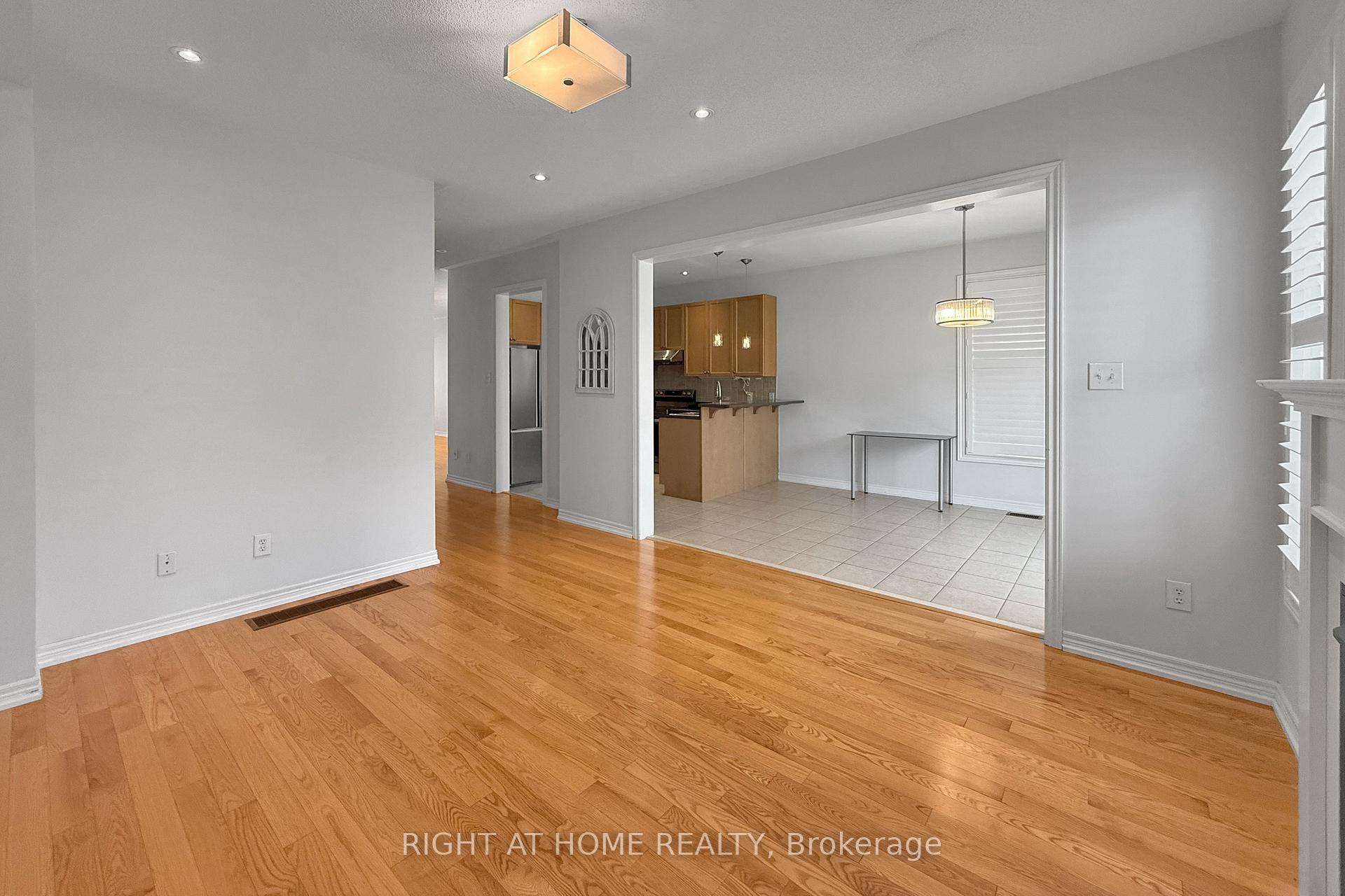Photo 4 of 26 Mead Terrace, Markham, Wismer — HOMEH