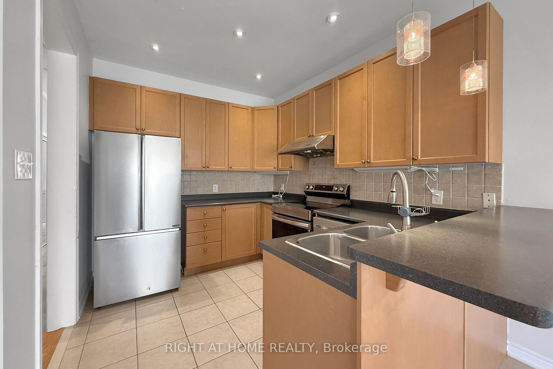 Photo 5 of 26 Mead Terrace, Markham, Wismer — HOMEH