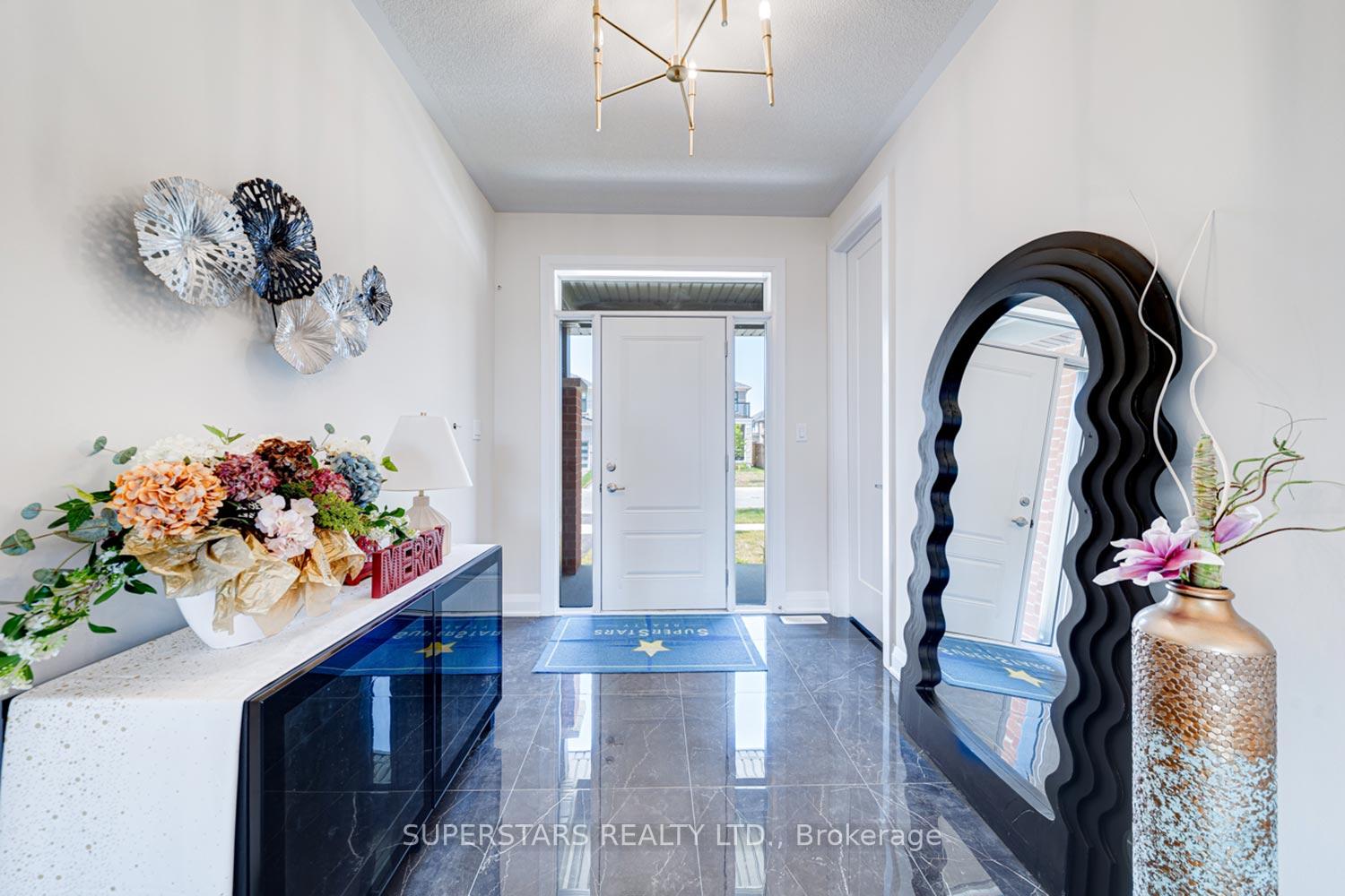 Photo 2 of 33 John Dallimore Drive, Georgina, Keswick South — HOMEH