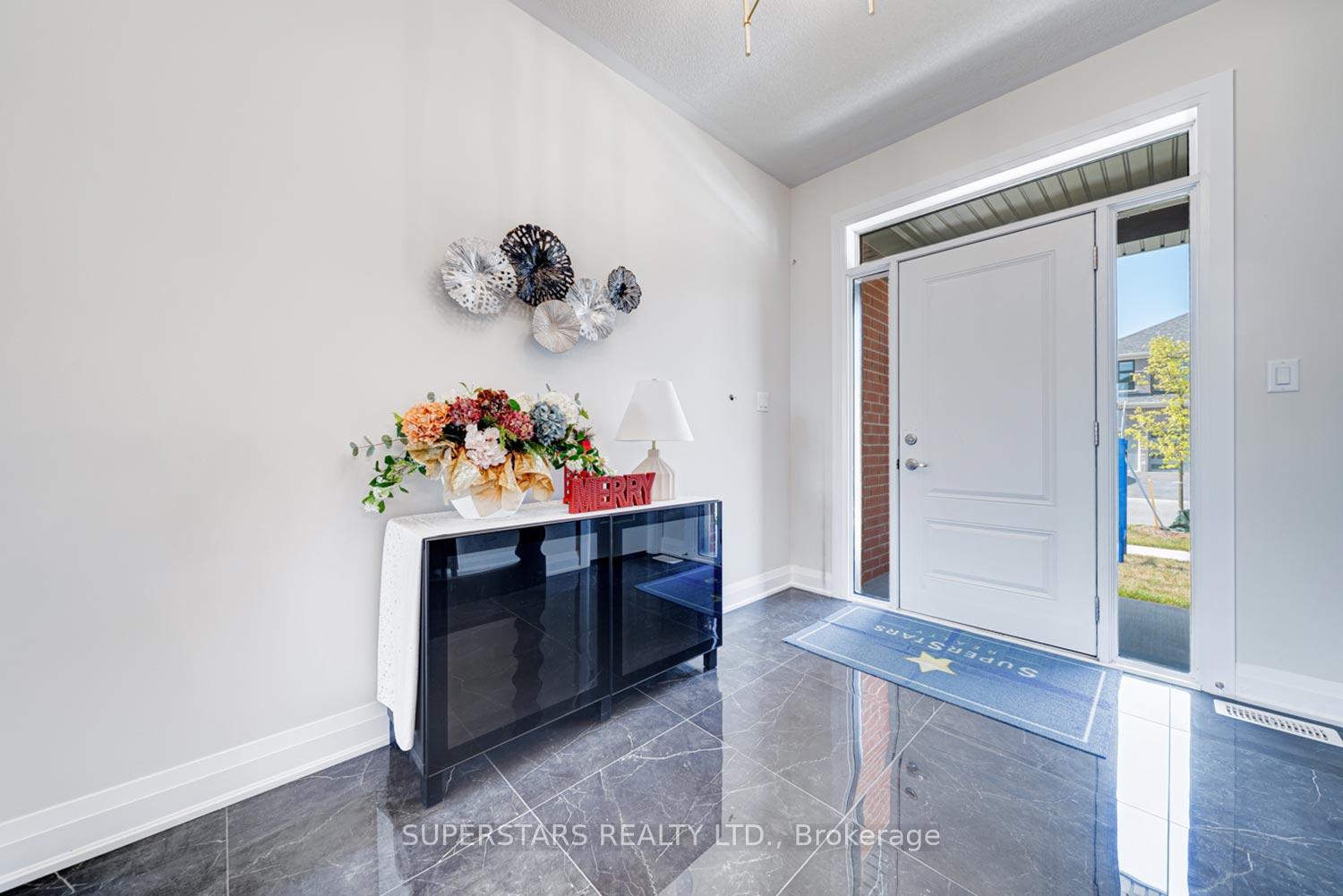Photo 5 of 33 John Dallimore Drive, Georgina, Keswick South — HOMEH